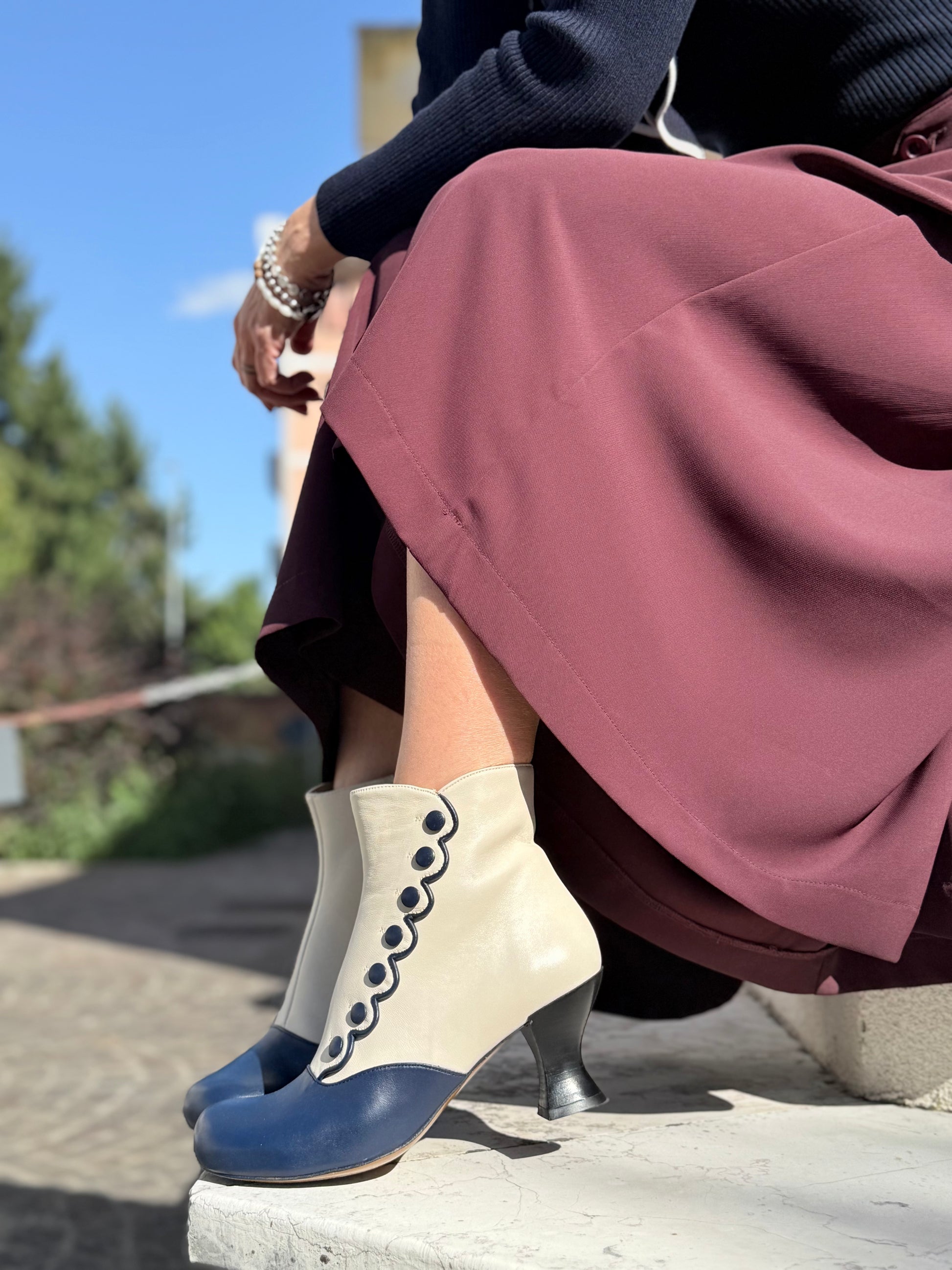MaryPoppins Cream tronchetto stile vintage in pelle blu e panna tacco 7artigianale Lagattaconglistivali
