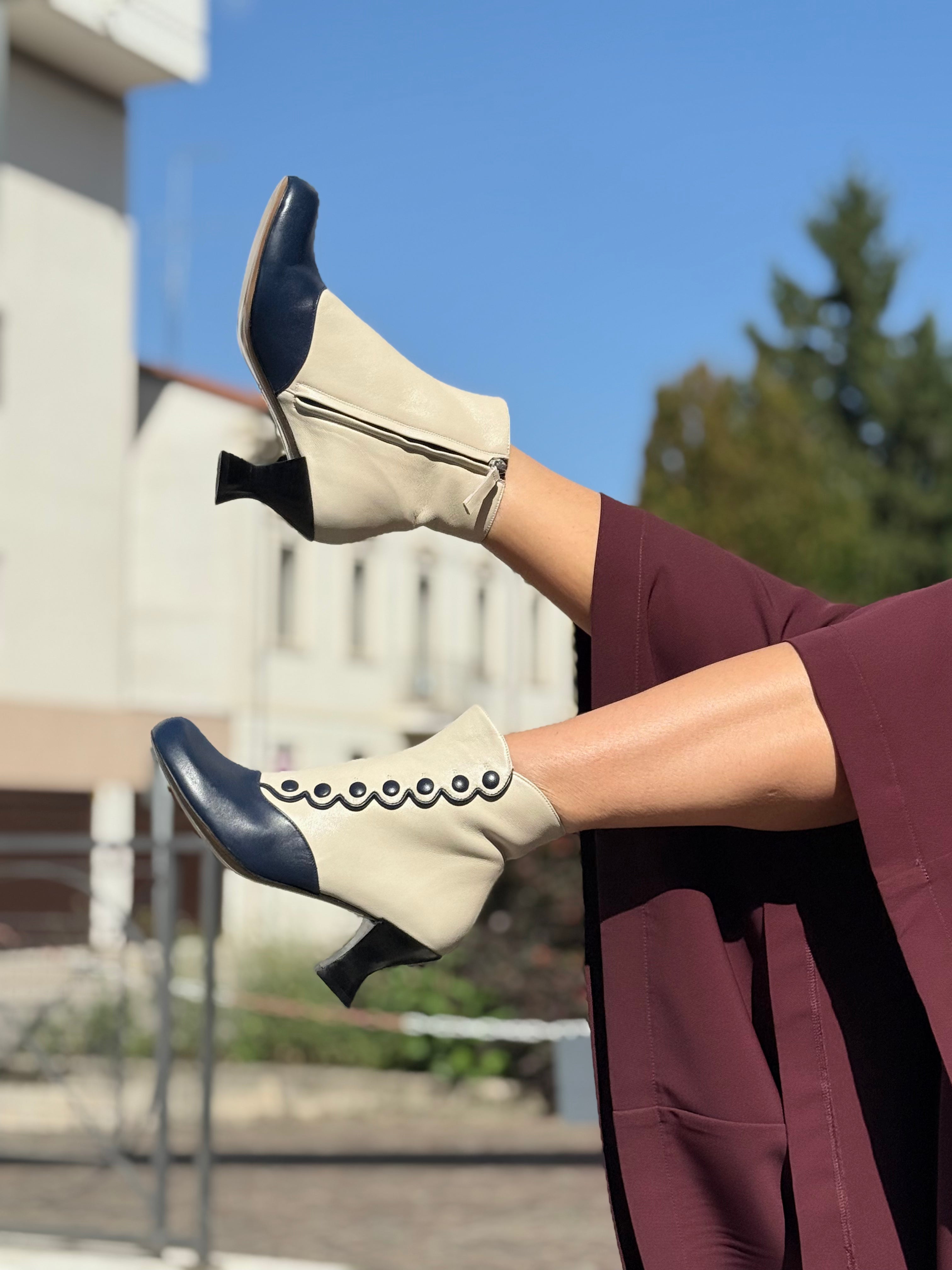 MaryPoppins Cream tronchetto stile vintage in pelle blu e panna artigianale Lagattaconglistivali