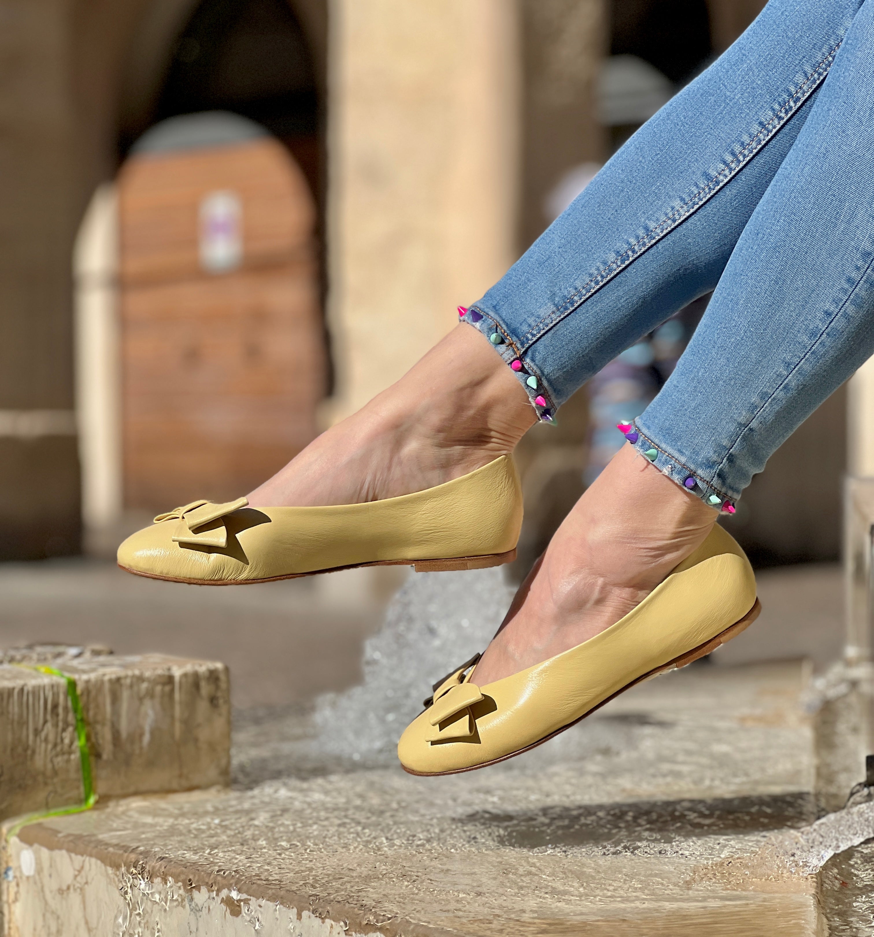 Frack Yellow ballerina a sacchetto in nappa gialla lavorazione artigianale marchigiana