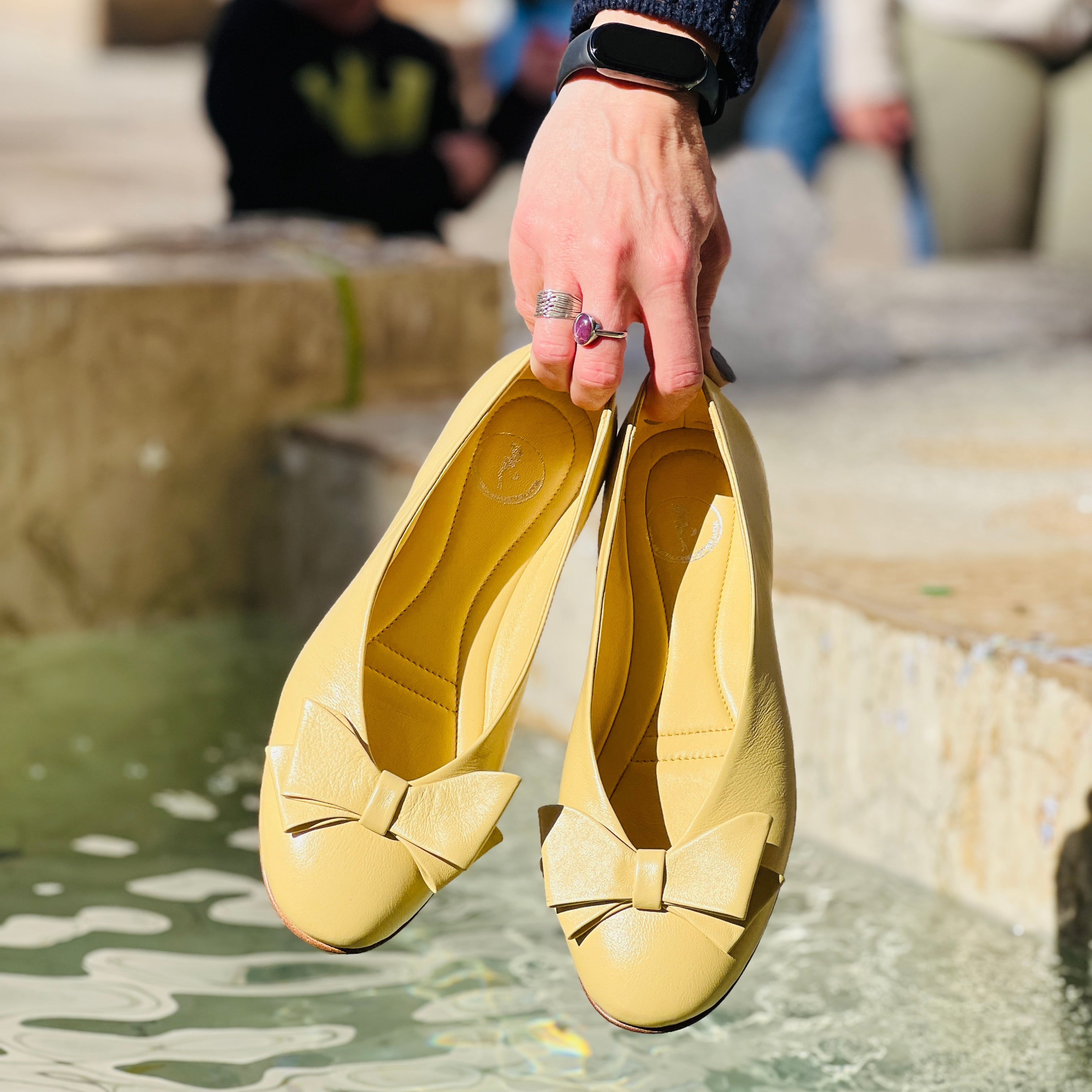 Frack Yellow ballerina a sacchetto in nappa gialla lavorazione artigianale marchigiana