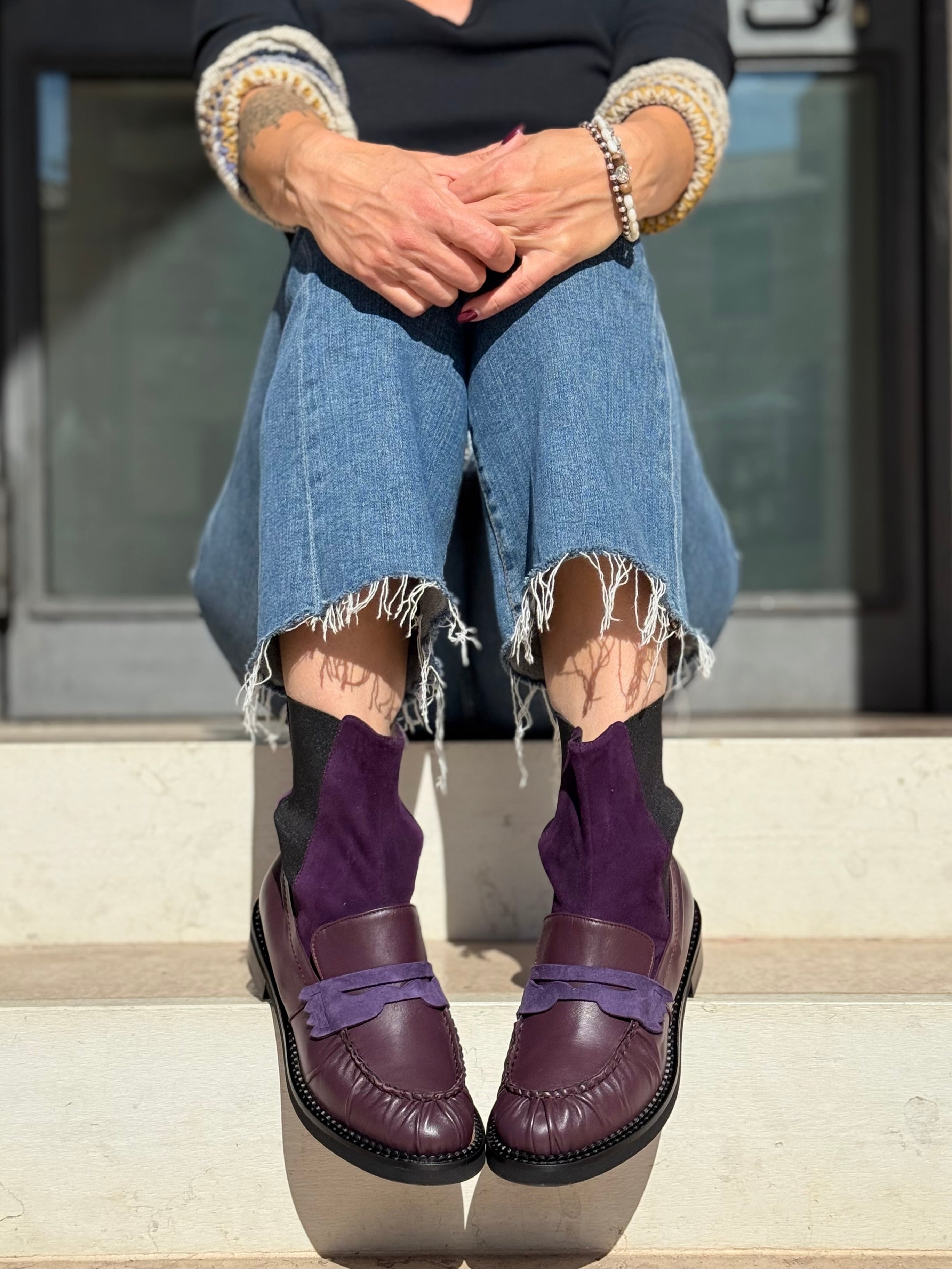 Image of Banksy Purple stivaletto beatles in nappa prugna e camoscio viola artigianale marchigiana