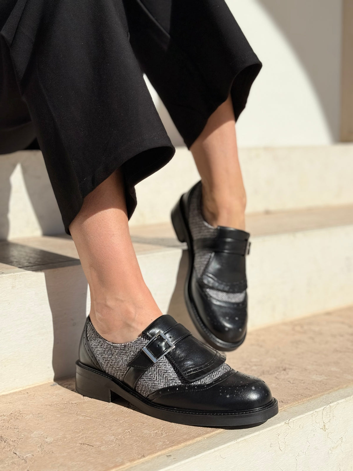 Ops Black scarpa bassa in nappa nera e velluto stampato artigianale toscana