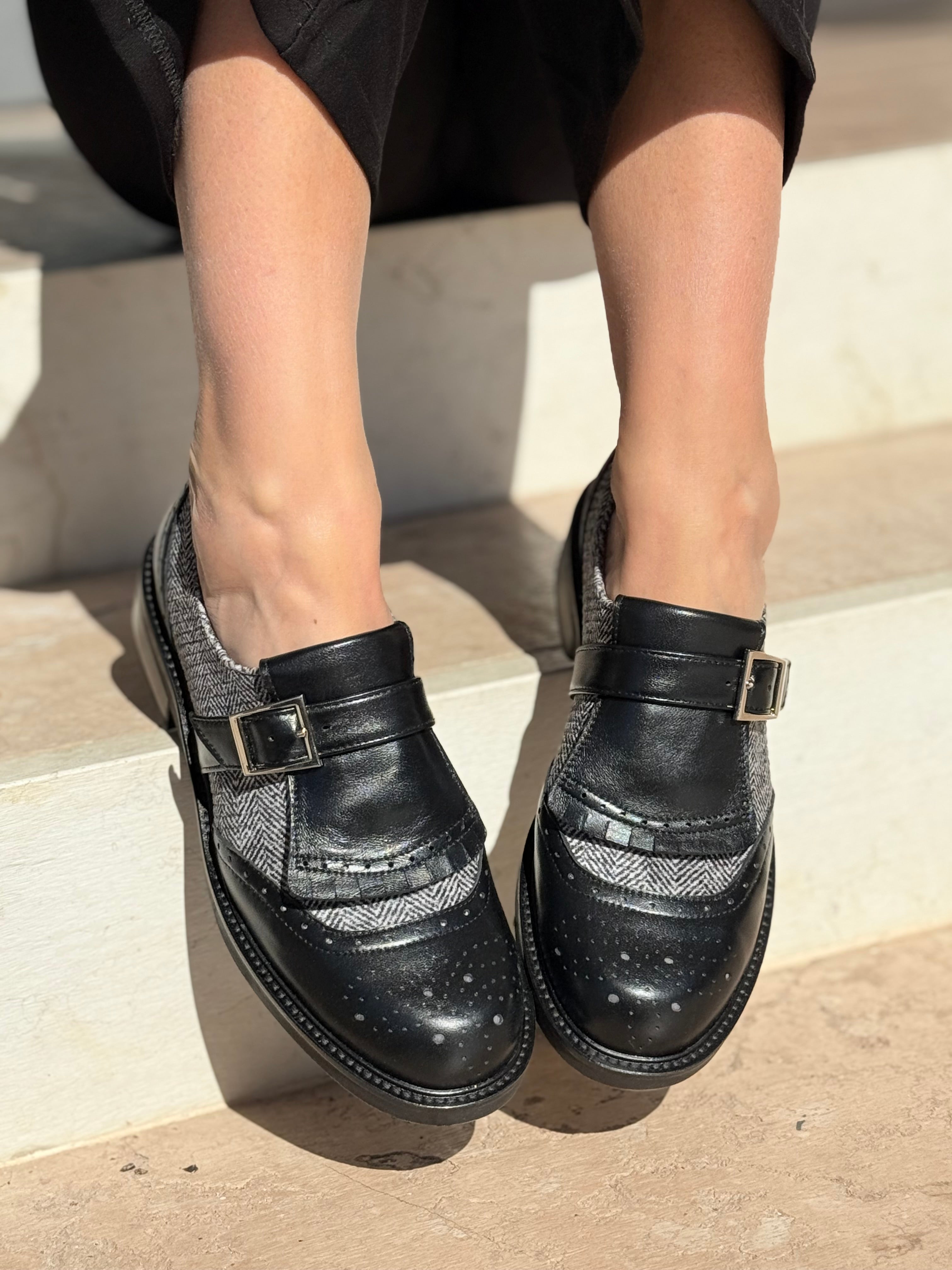 Image of Ops Black scarpa bassa in nappa nera e velluto stampato artigianale toscana