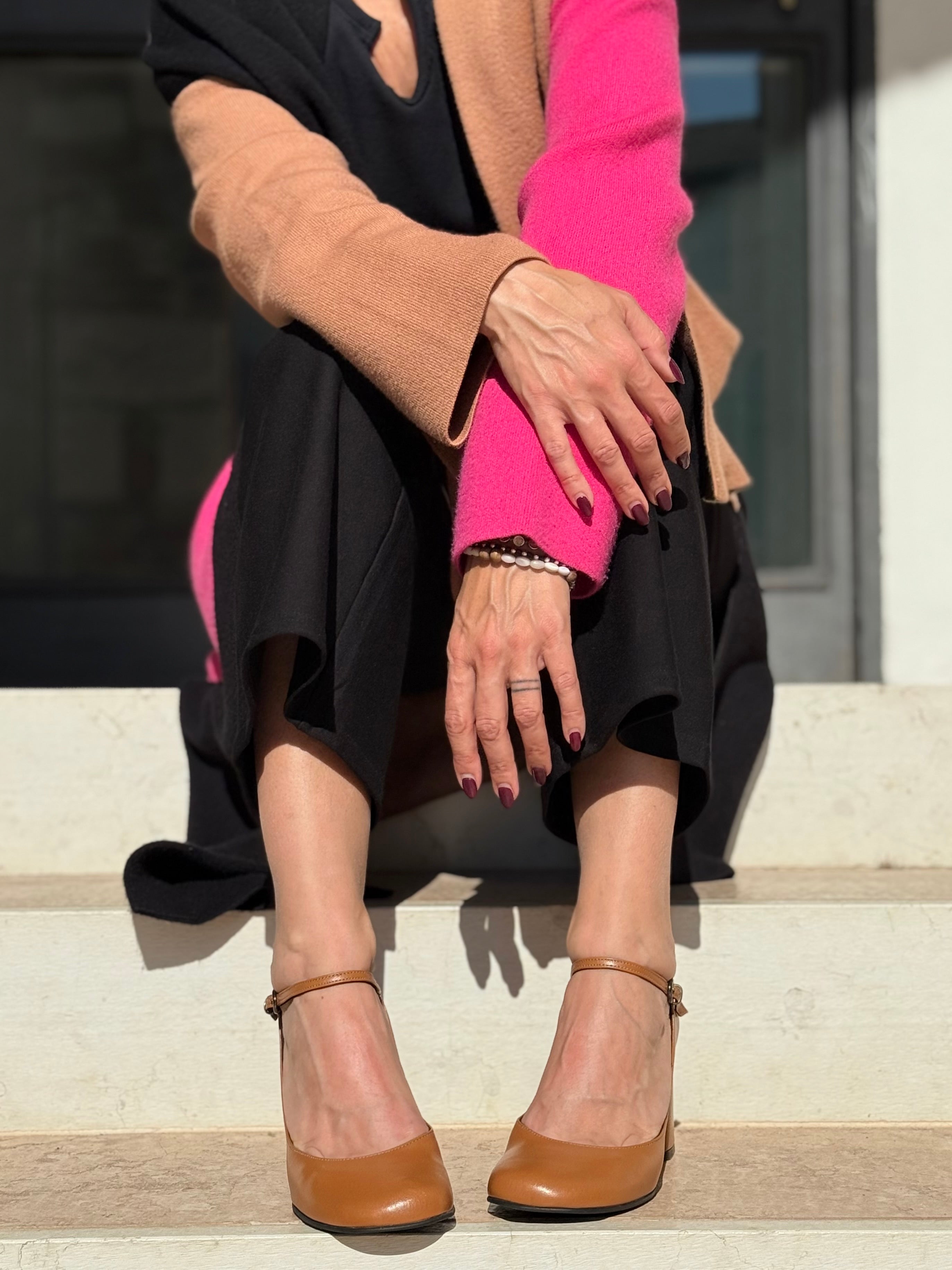 Image of Piper Cuoio decolletè in nappa marrone con cinturino tacco 8 artigianale marchigiana