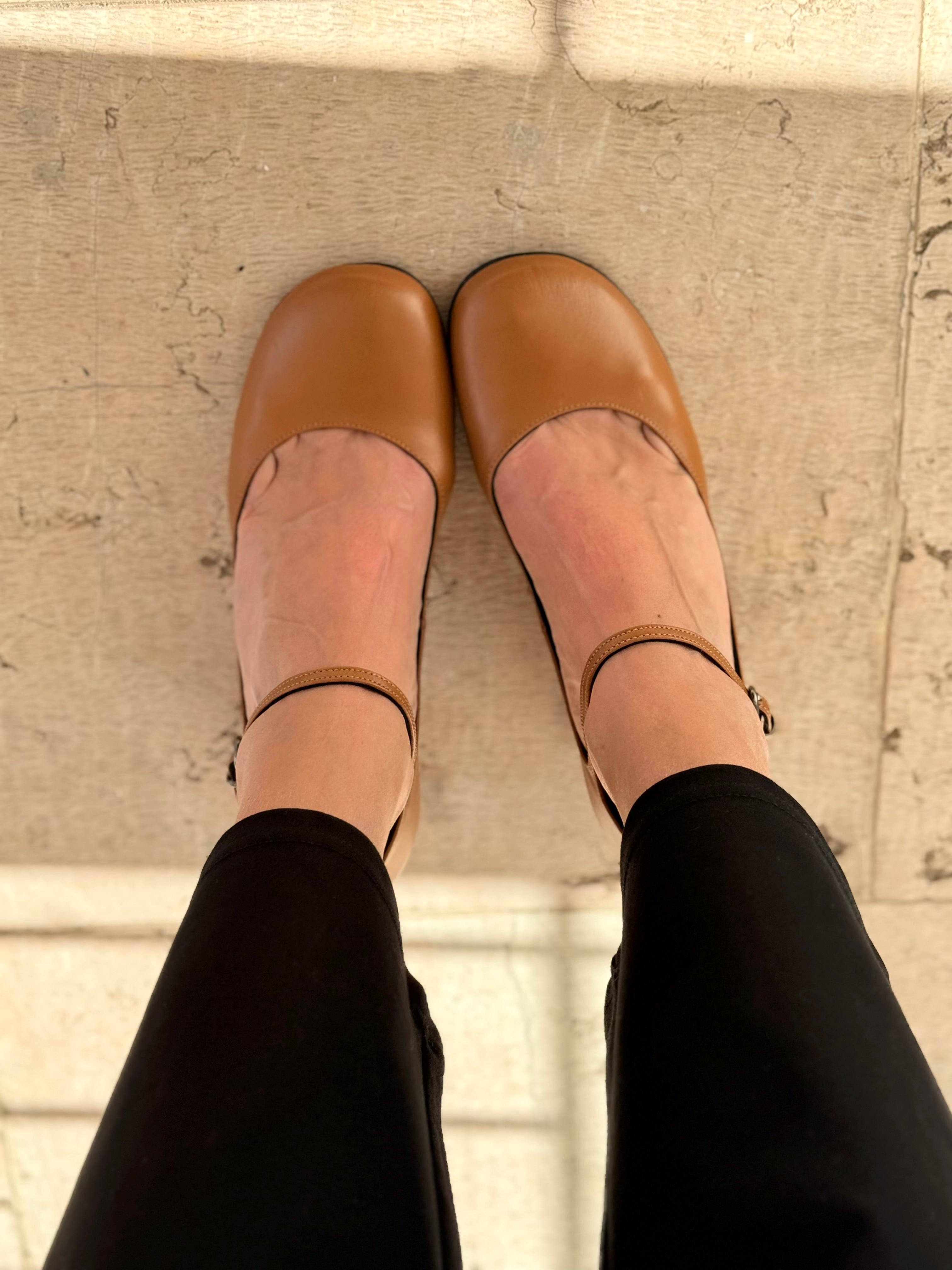 Image of Piper Cuoio decolletè in nappa marrone con cinturino tacco 8 artigianale marchigiana