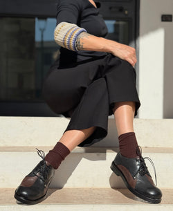 Image of Clash Black scarpa bassa allacciata in nappa nera e marrone artigianale marchigiana