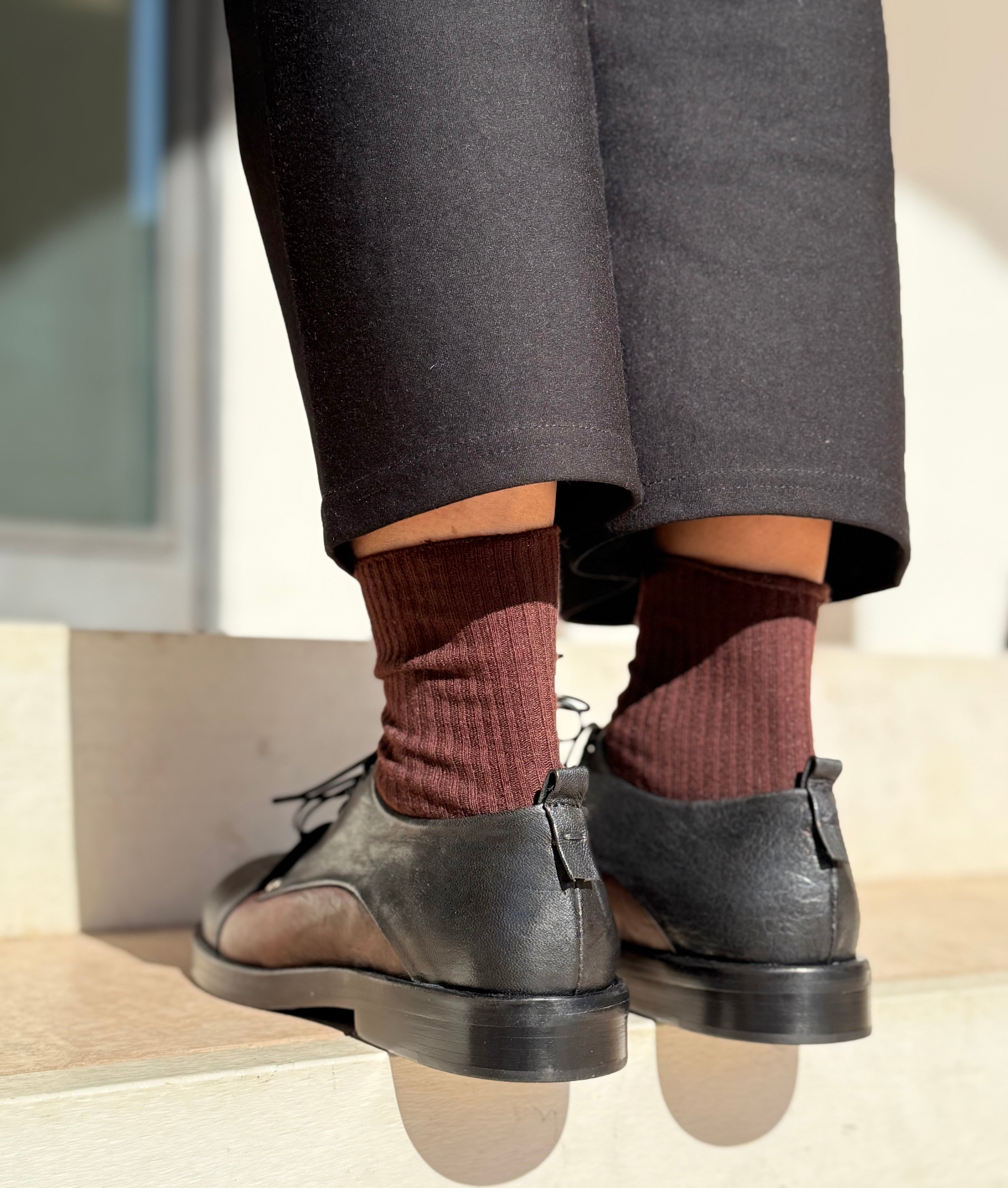 Image of Clash Black scarpa bassa allacciata in nappa nera e marrone artigianale marchigiana