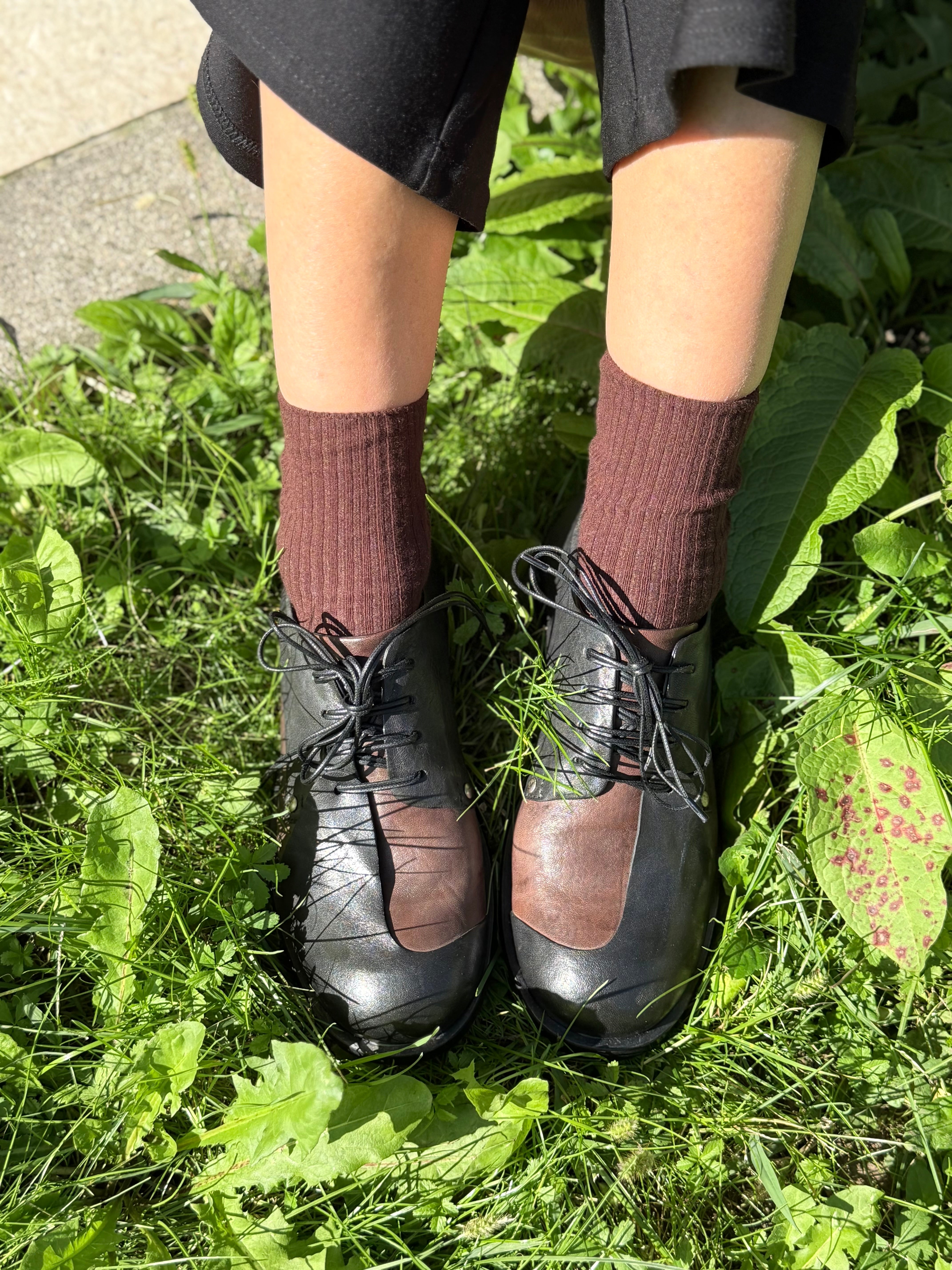 Image of Clash Black scarpa bassa allacciata in nappa nera e marrone artigianale marchigiana