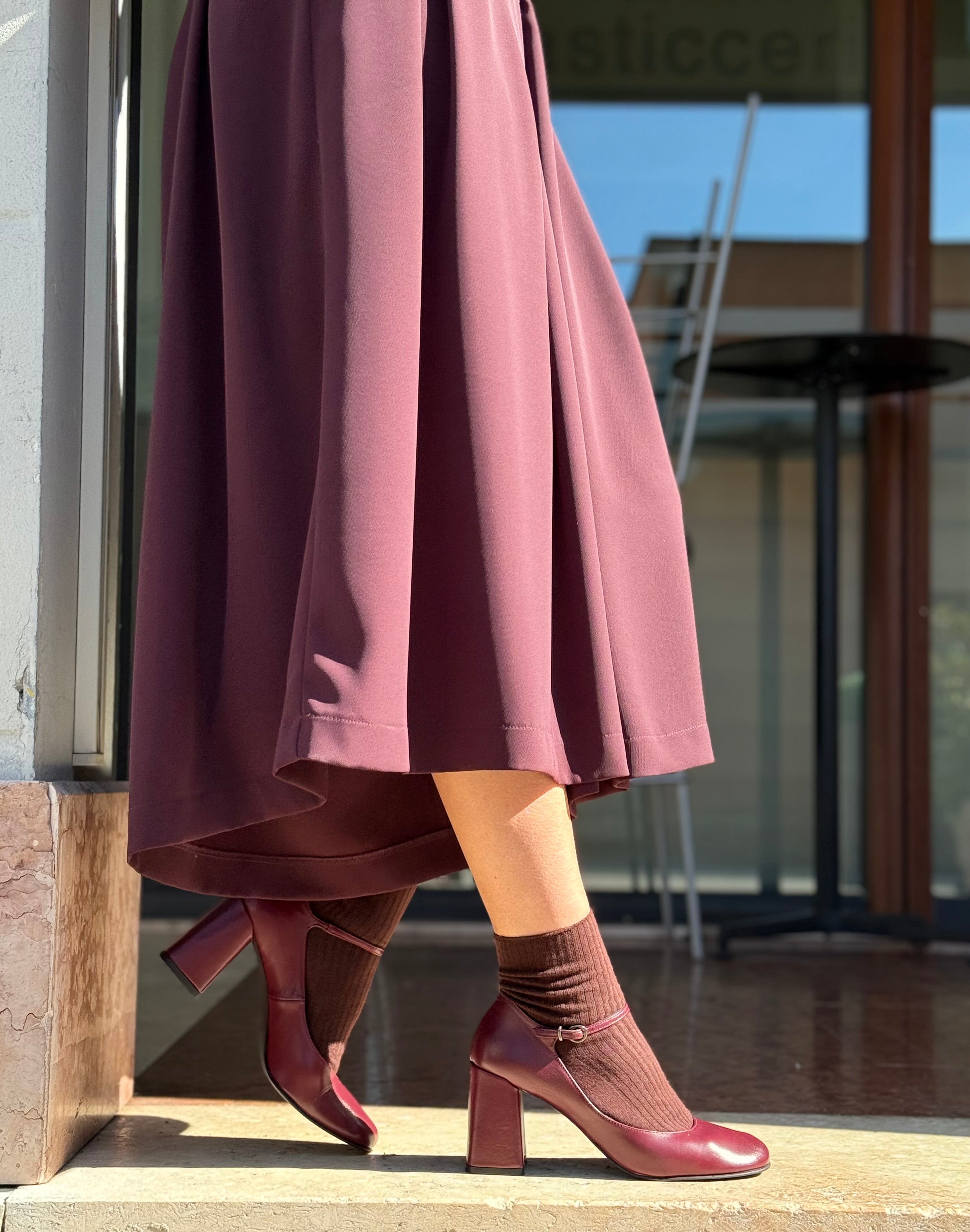 Image of Piper Bordeaux decolleteè in nappa bordeaux con cinturino tacco 8 artigianale marchigiana