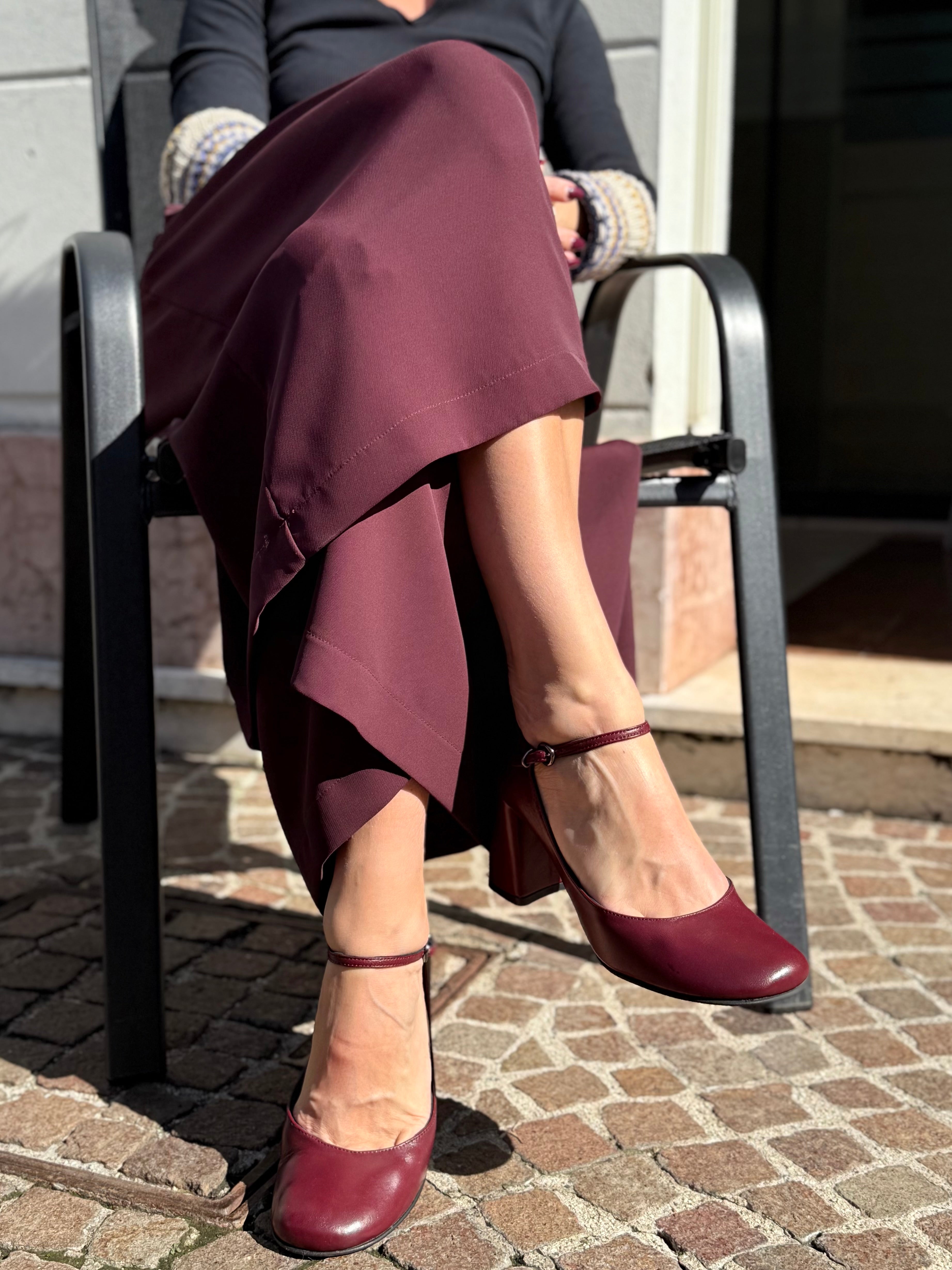 Piper Wine decolleteè in nappa bordeaux con cinturino tacco 8 artigianale marchigiana