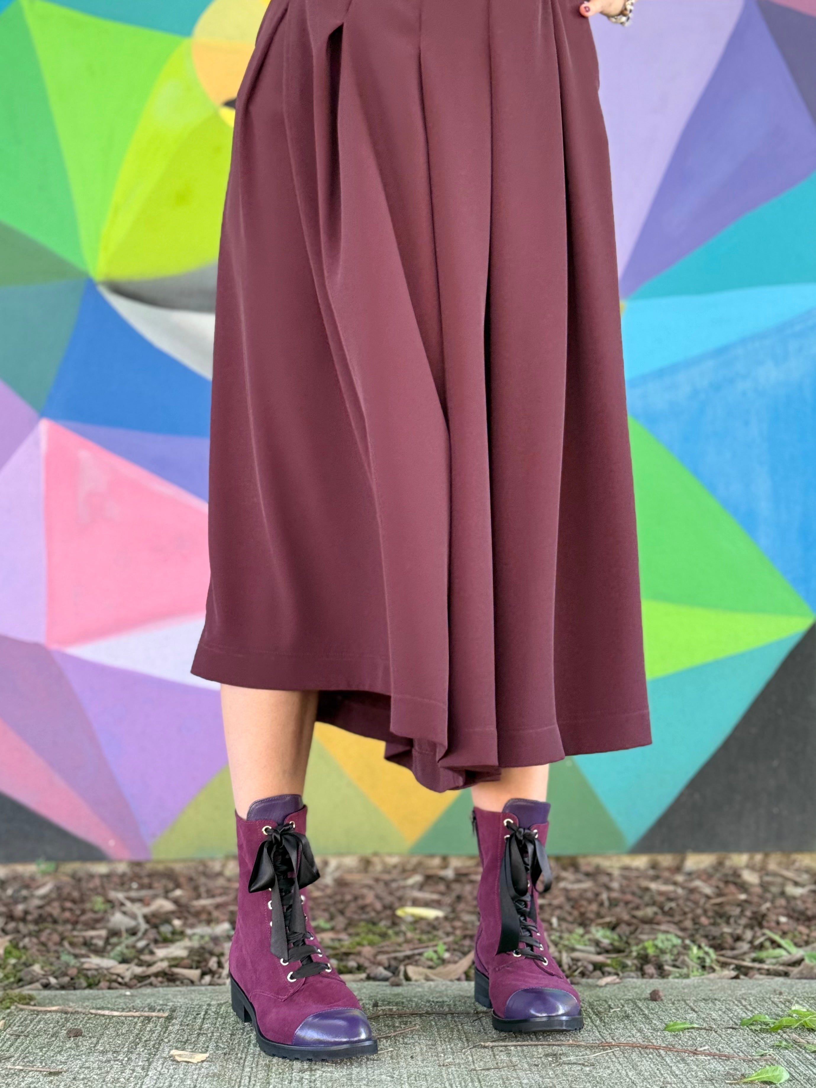 Image of Falkon Uva anfibio in camoscio violetta e punta uva allacciato artigianale toscano