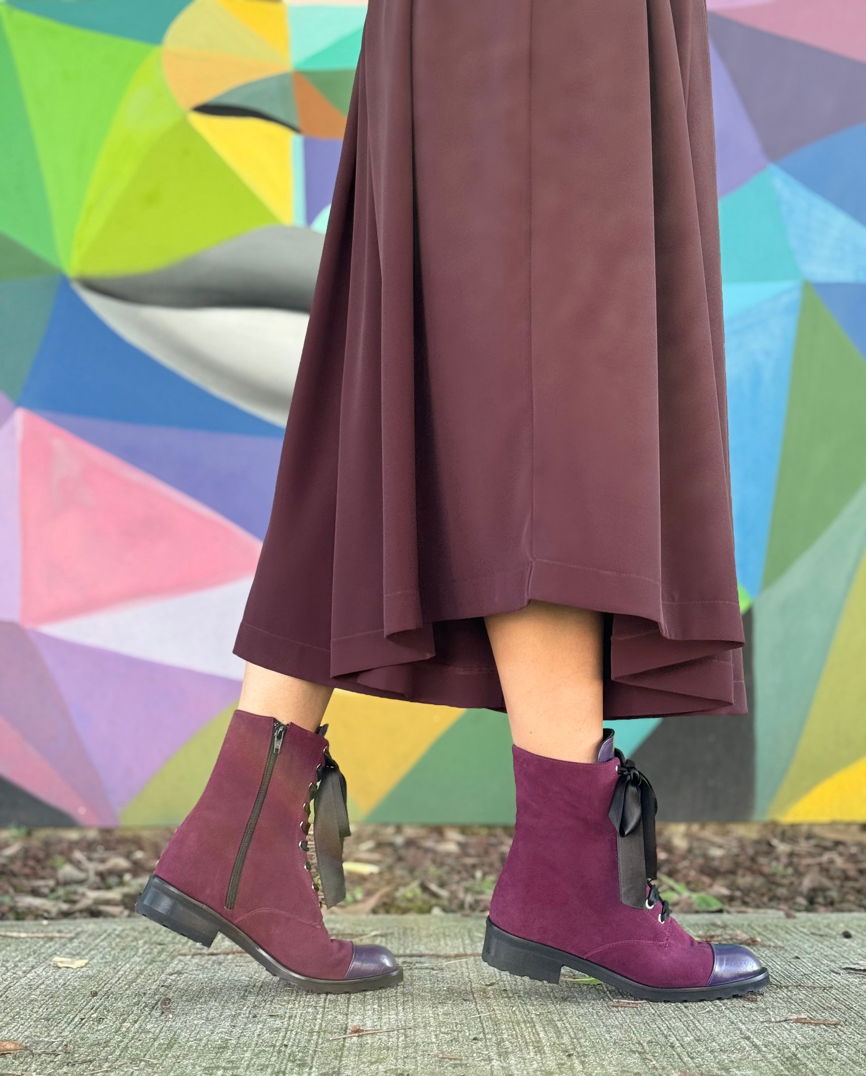 Image of Falkon Uva anfibio in camoscio violetta e punta uva allacciato artigianale toscano