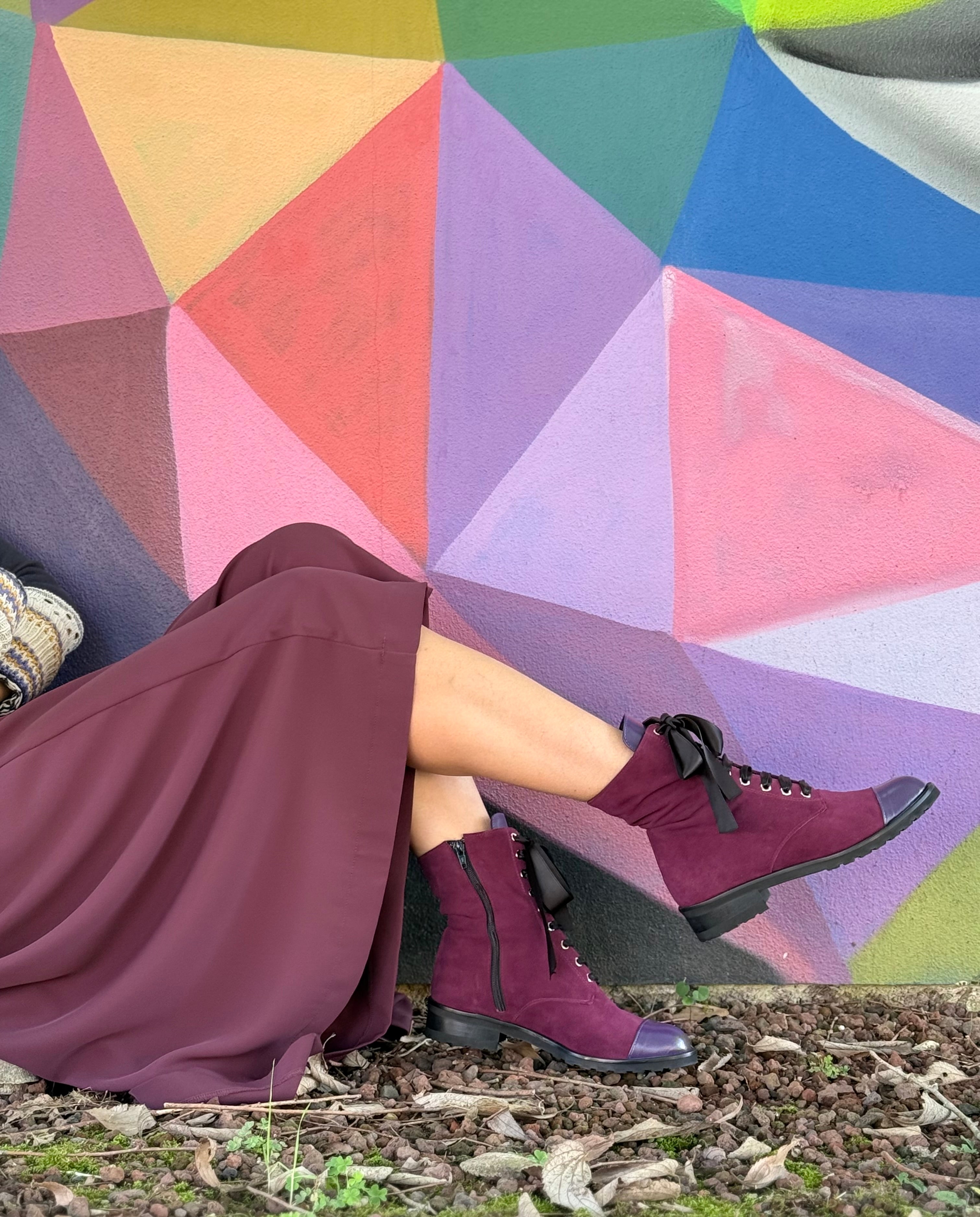 Image of Falkon Uva anfibio in camoscio violetta e punta uva allacciato artigianale toscano