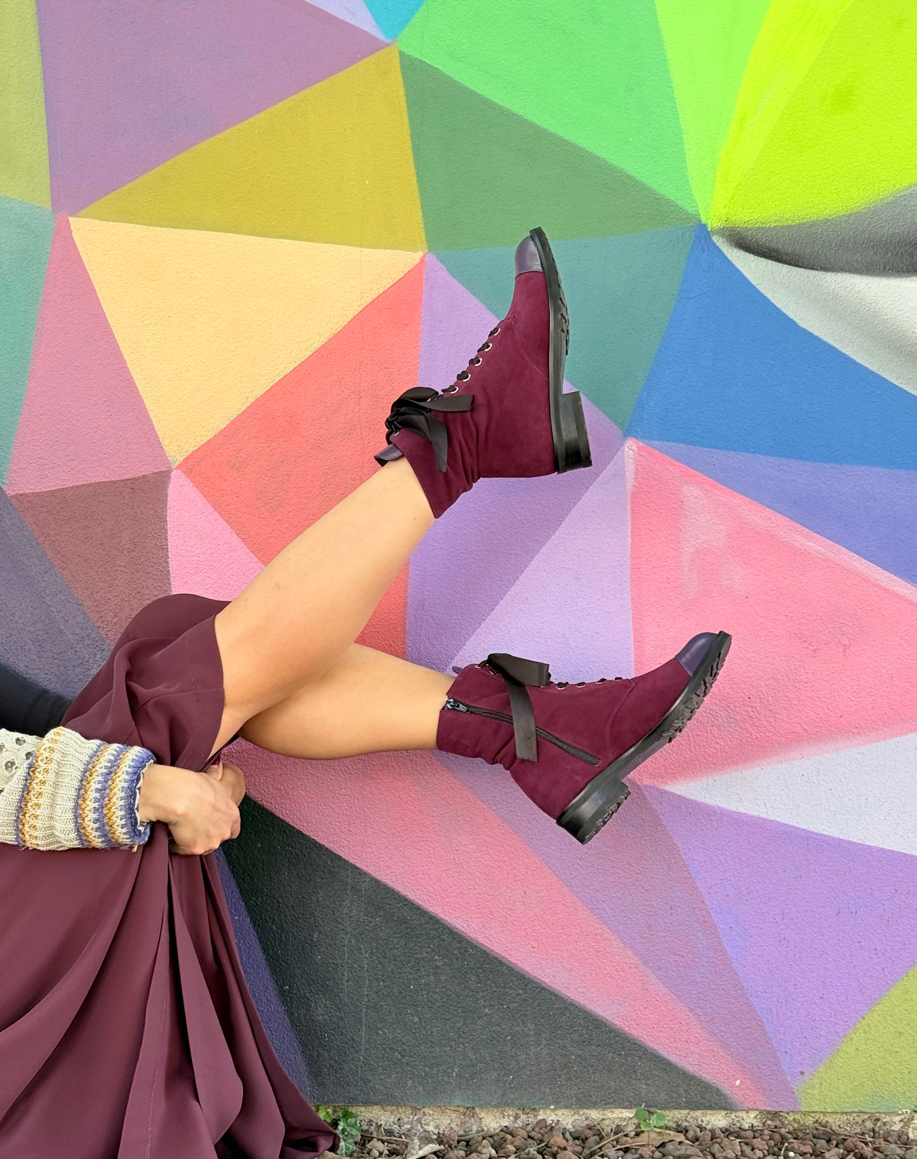 Image of Falkon Uva anfibio in camoscio violetta e punta uva allacciato artigianale toscano