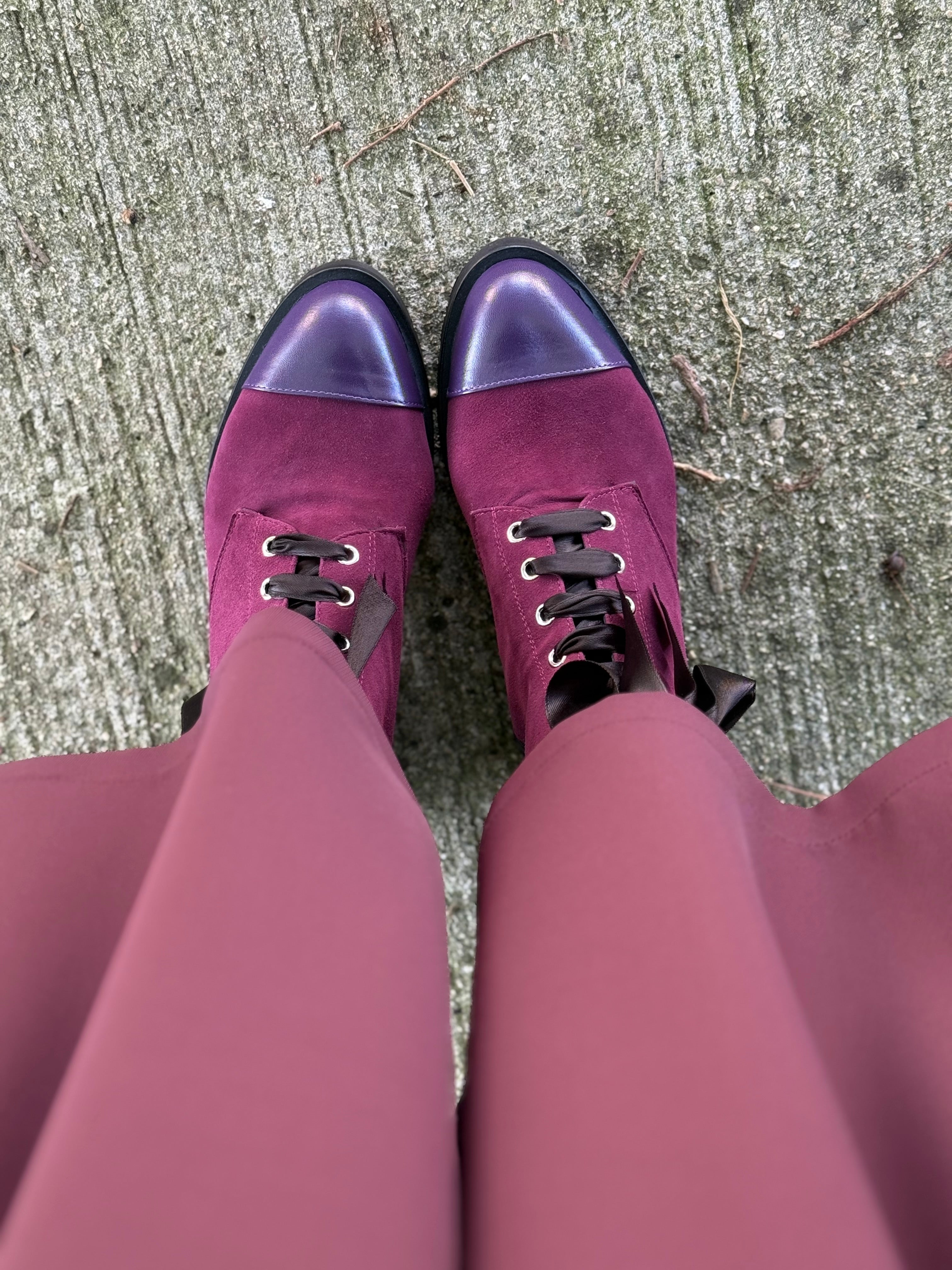 Image of Falkon Uva anfibio in camoscio violetta e punta uva allacciato artigianale toscano