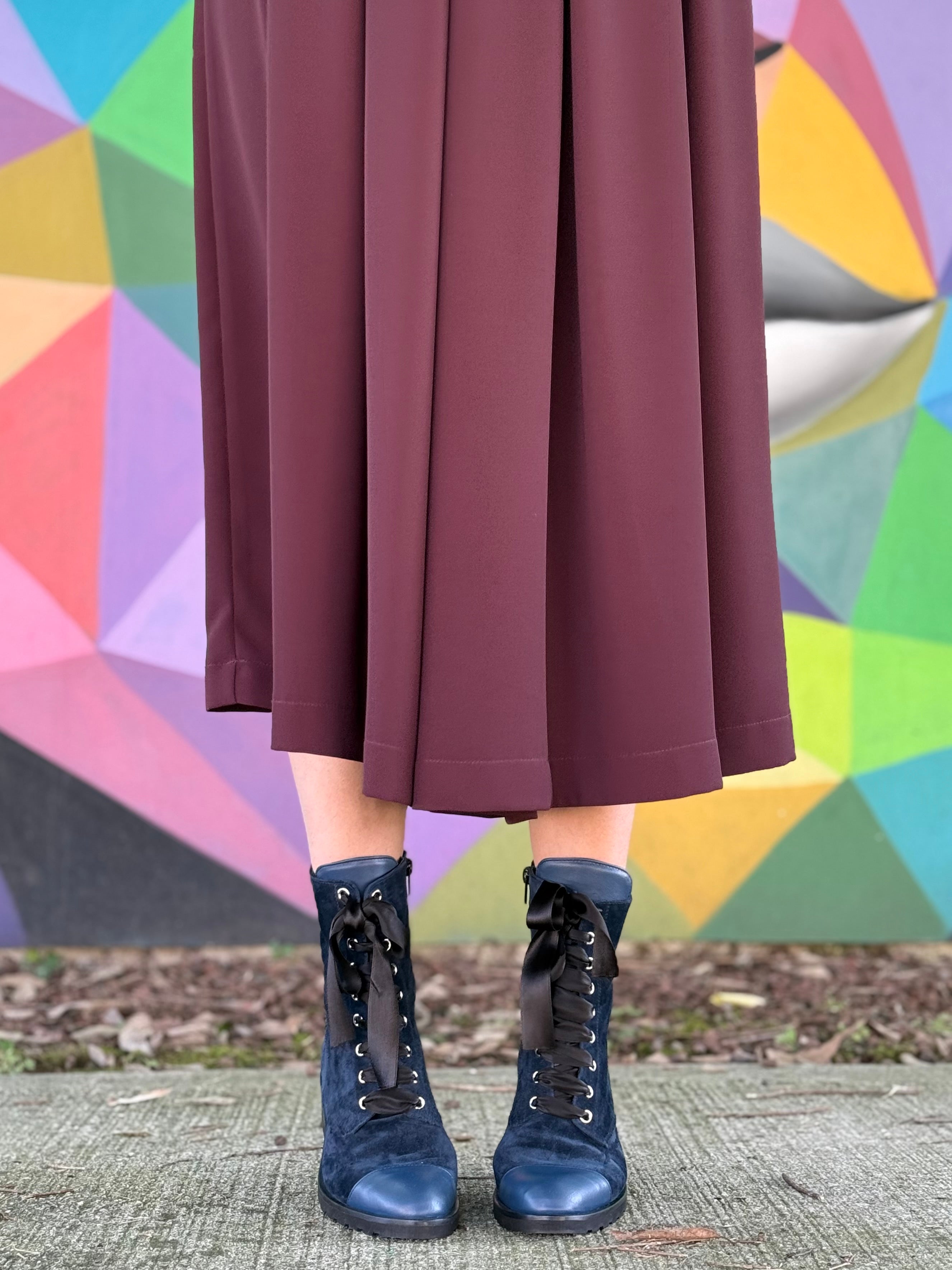 Image of Falkon Blu anfibio in camoscio blu allacciato artigianale toscano