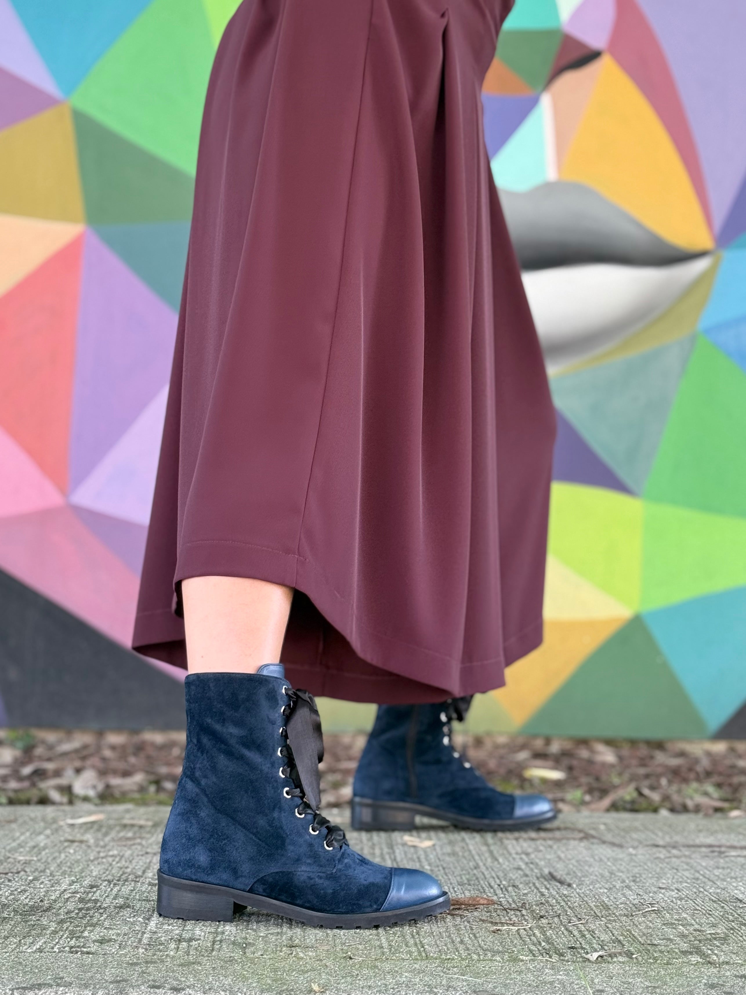 Image of Falkon Blu anfibio in camoscio blu allacciato artigianale toscano