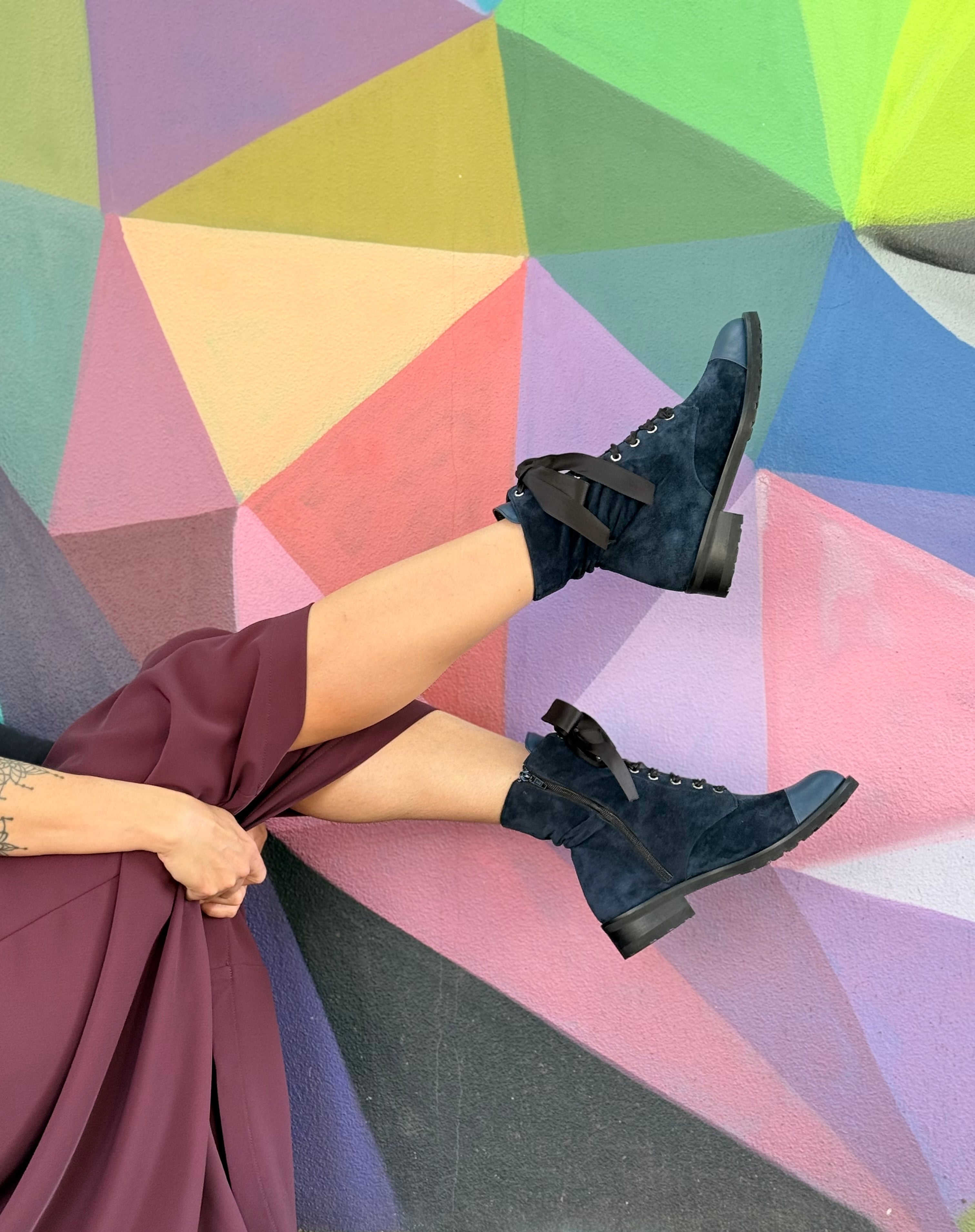 Image of Falkon Blu anfibio in camoscio blu allacciato artigianale toscano