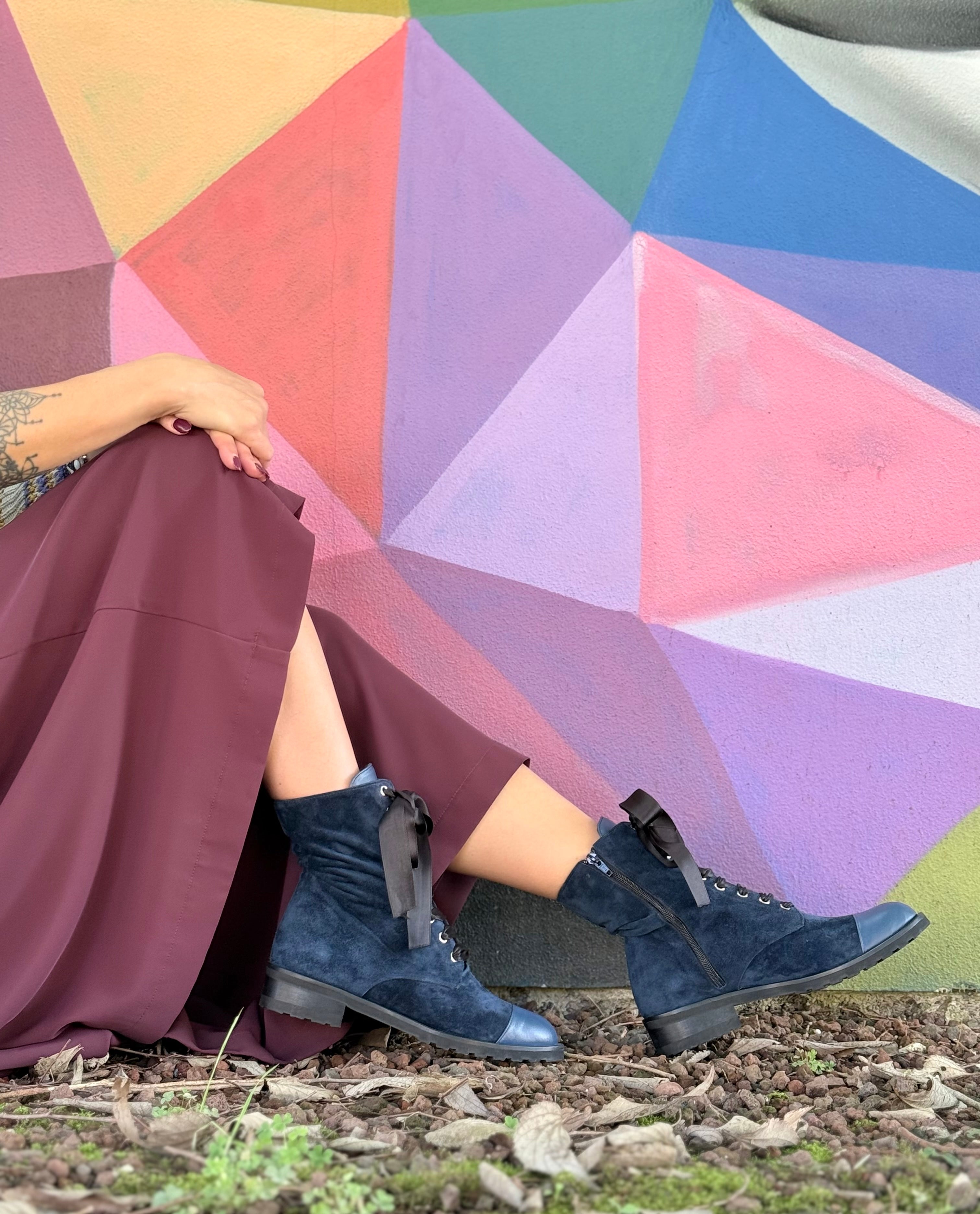 Image of Falkon Blu anfibio in camoscio blu allacciato artigianale toscano