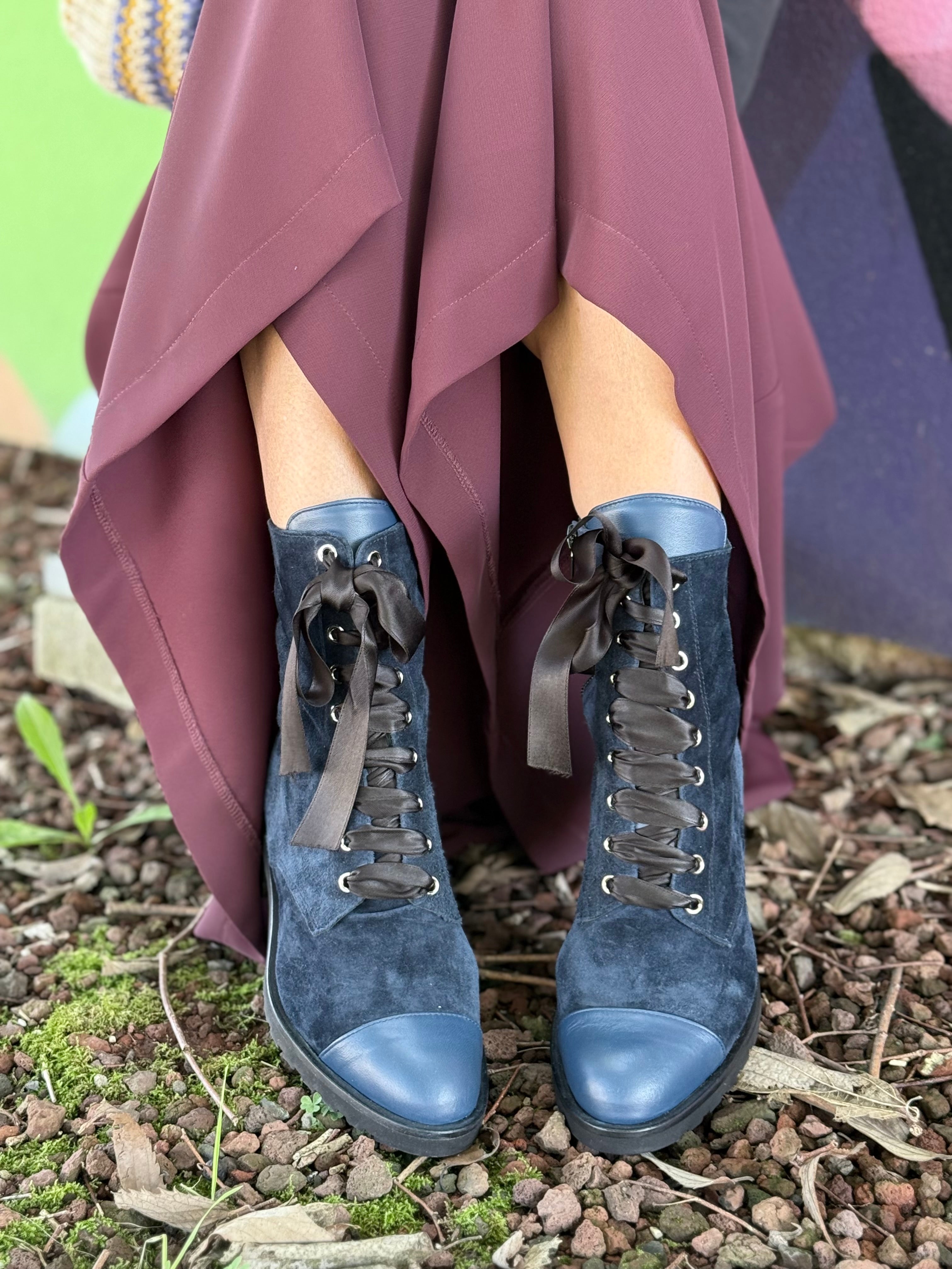 Image of Falkon Blu anfibio in camoscio blu allacciato artigianale toscano