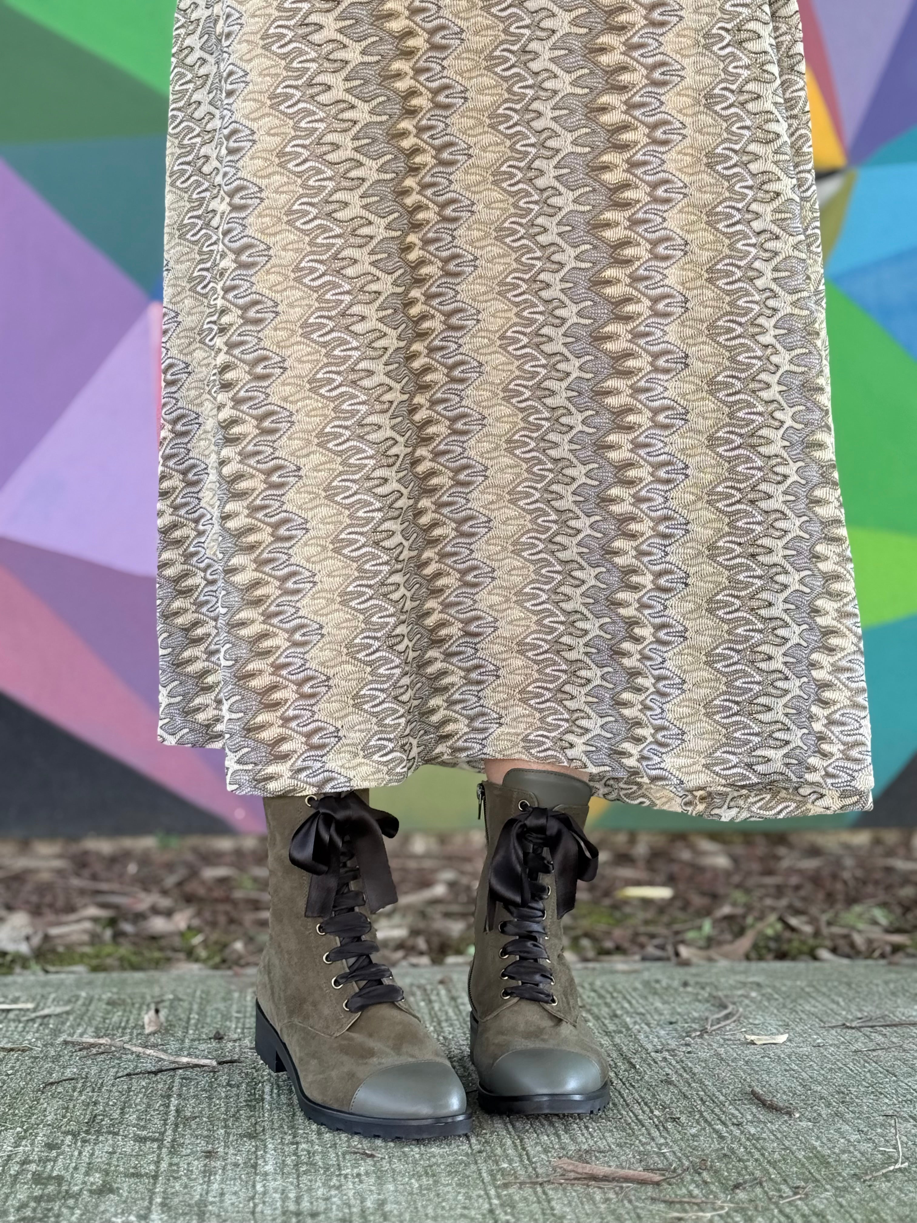 Image of Falkon Mili anfibio in camoscio verde allacciato artigianale toscano