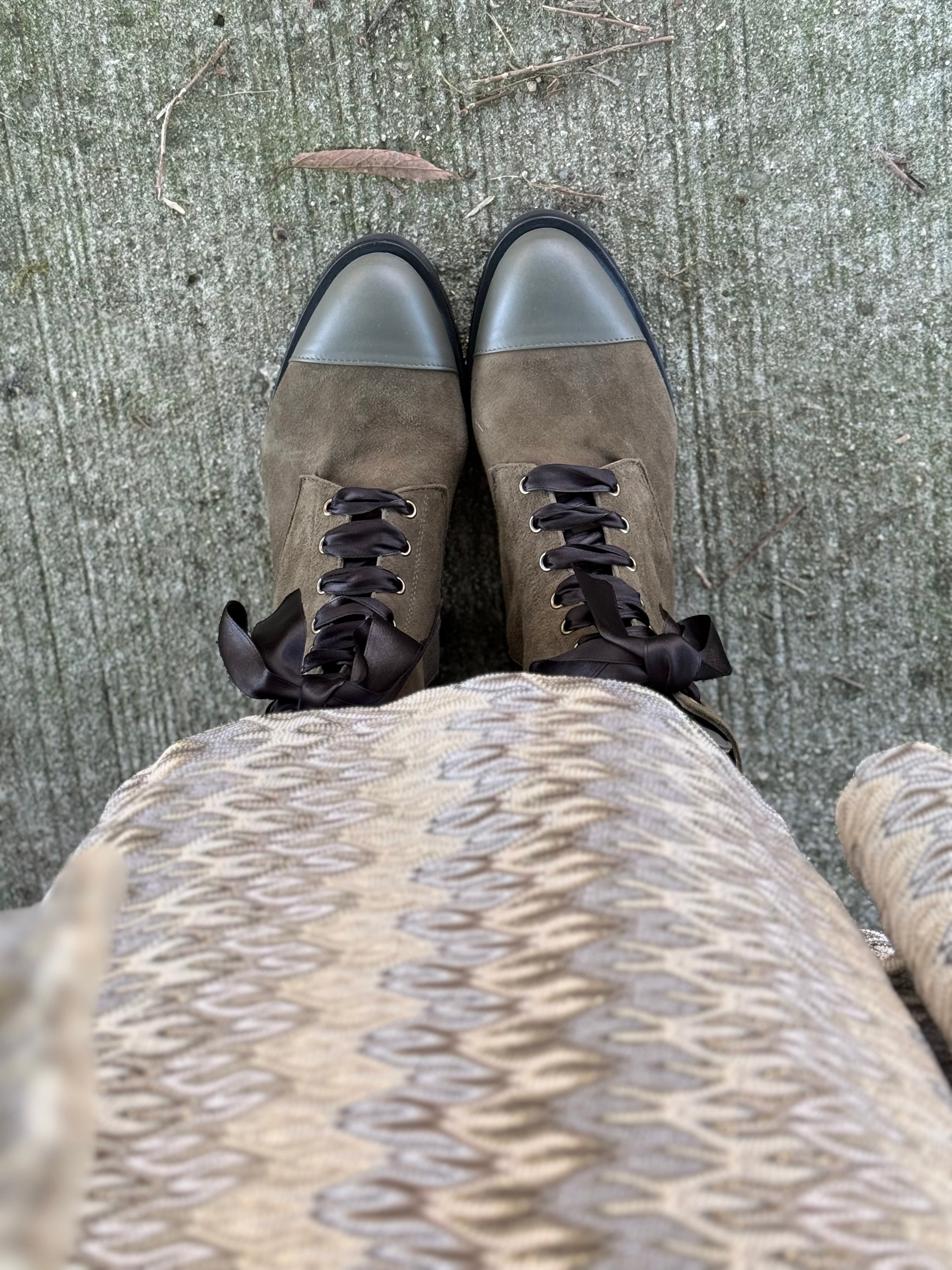 Image of Falkon Mili anfibio in camoscio verde allacciato artigianale toscano