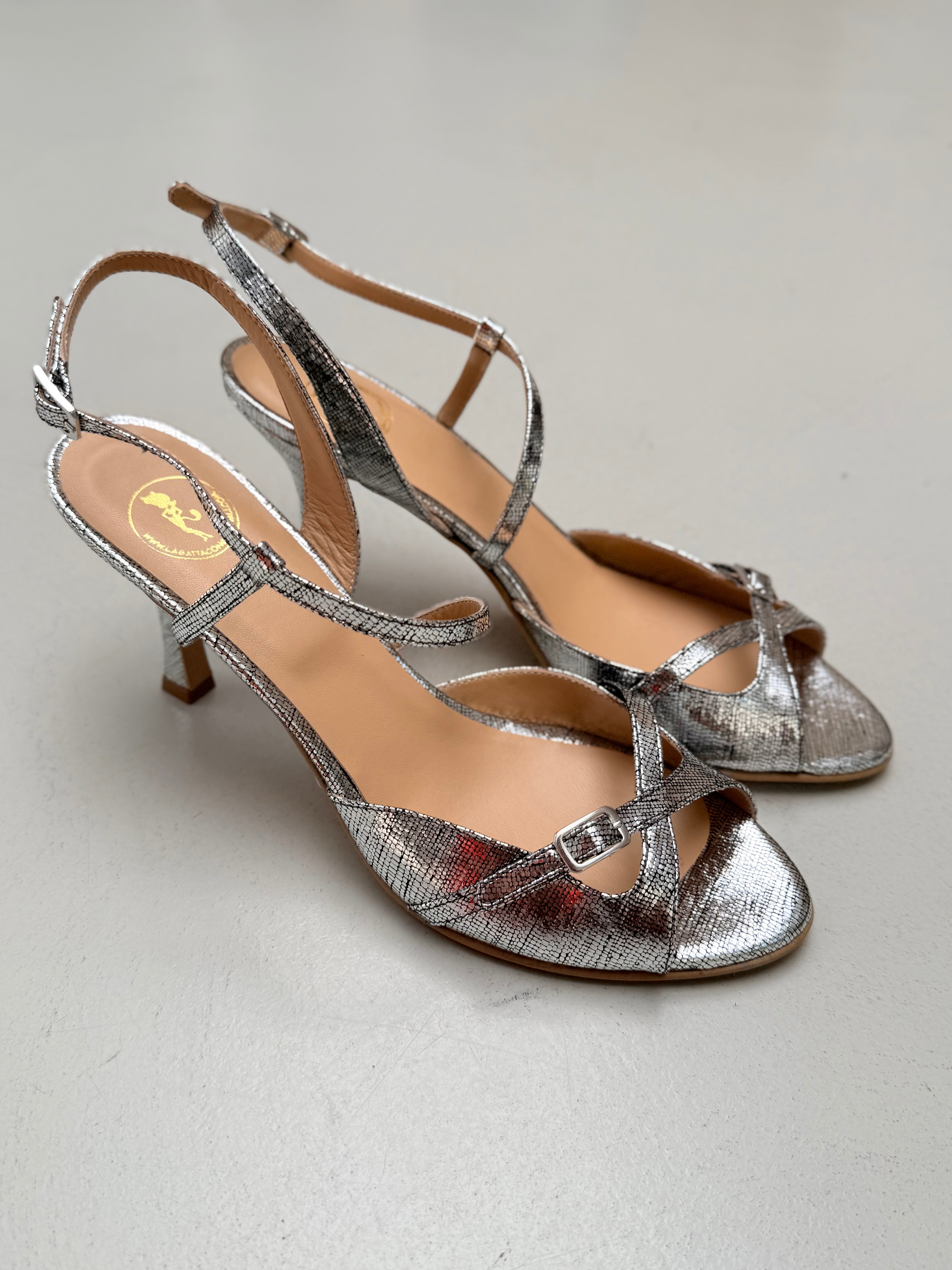 Image of Asola Silver sandalo opentoe in nappa stampata argento tacco 7 artigianale marchigiana