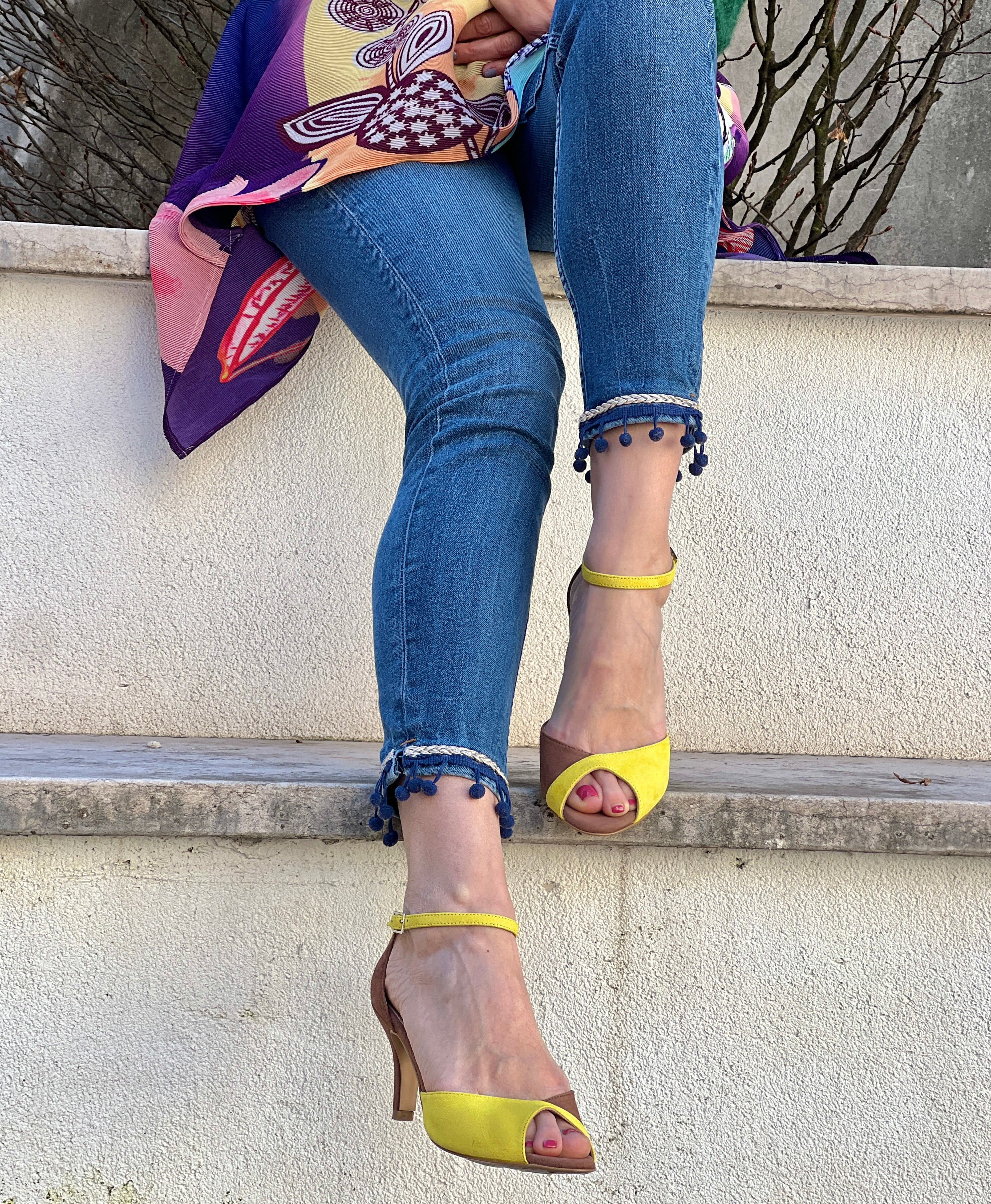 Image of Fulmine Brown sandalo in pelle scamosciata gialla e marrone tacco 8 artigianale pugliese