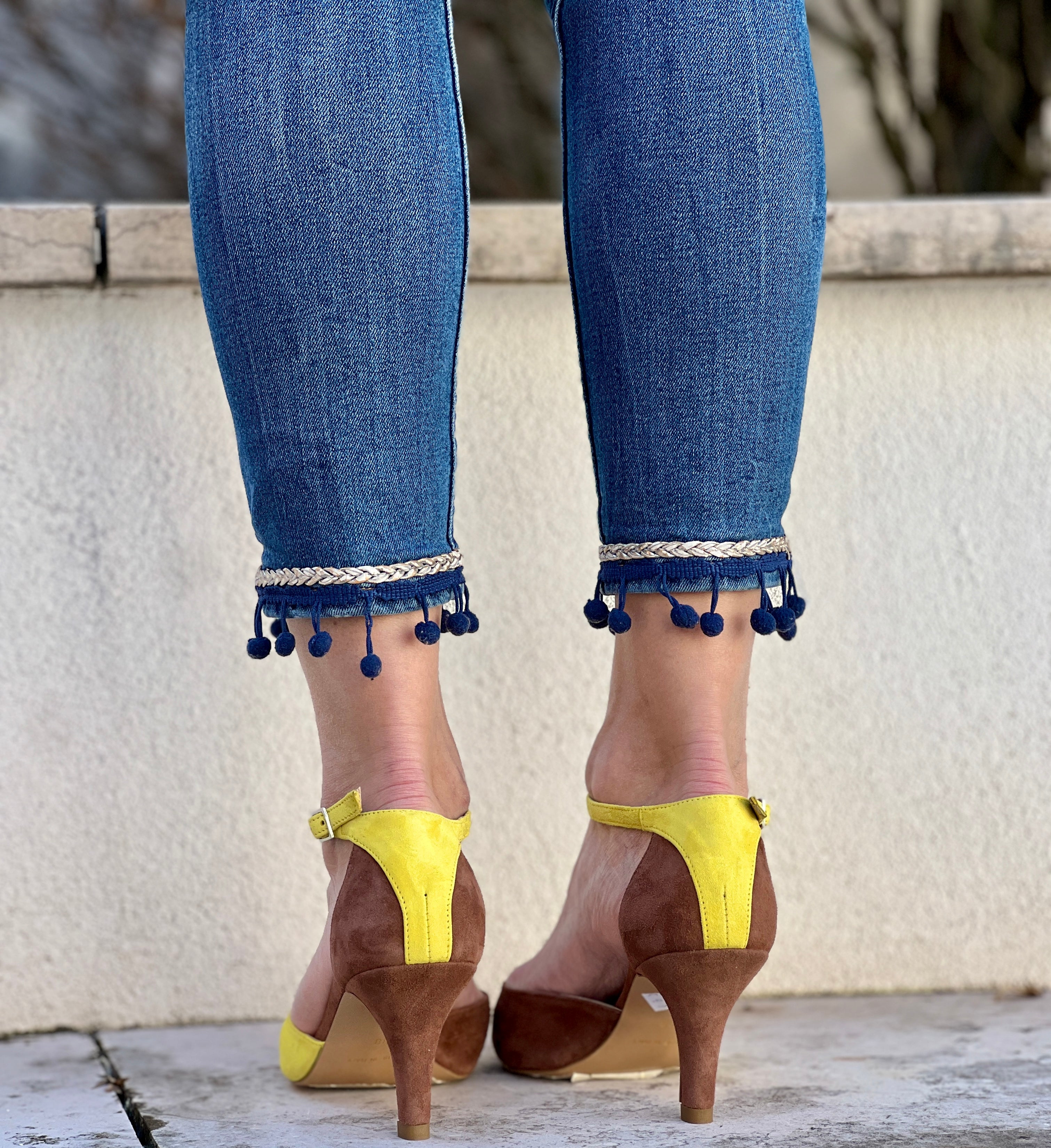 Image of Fulmine Brown sandalo in pelle scamosciata gialla e marrone tacco 8 artigianale pugliese