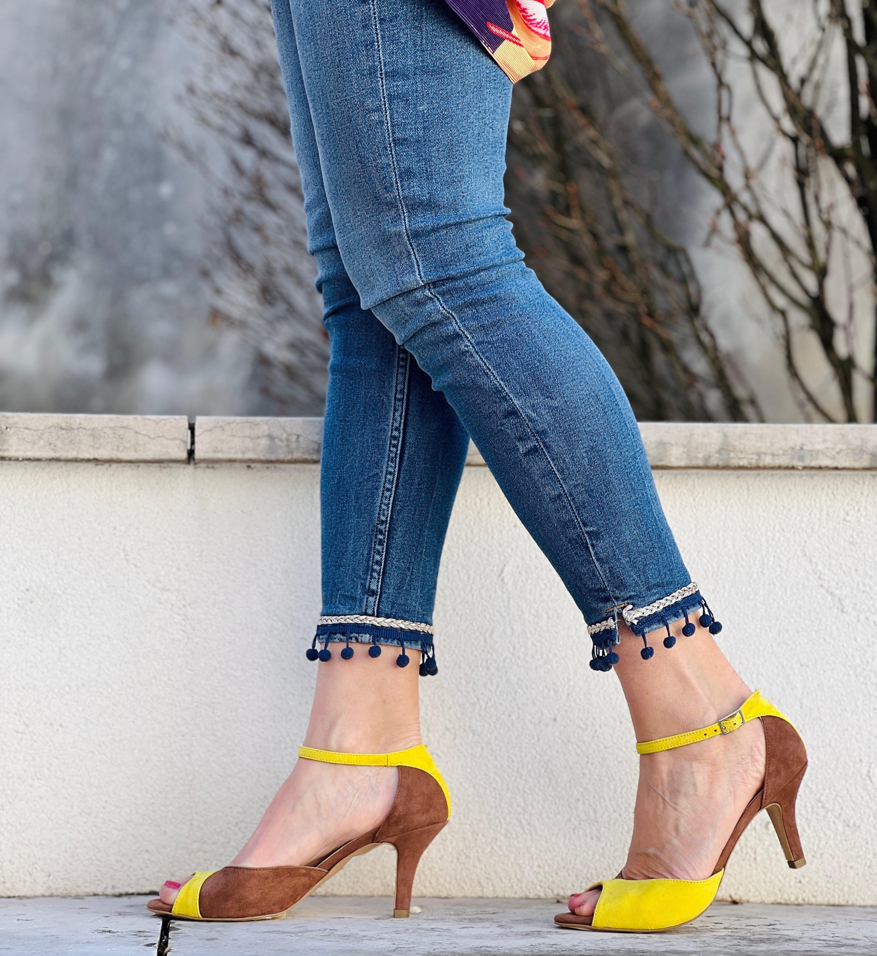 Image of Fulmine Brown sandalo in pelle scamosciata gialla e marrone tacco 8 artigianale pugliese