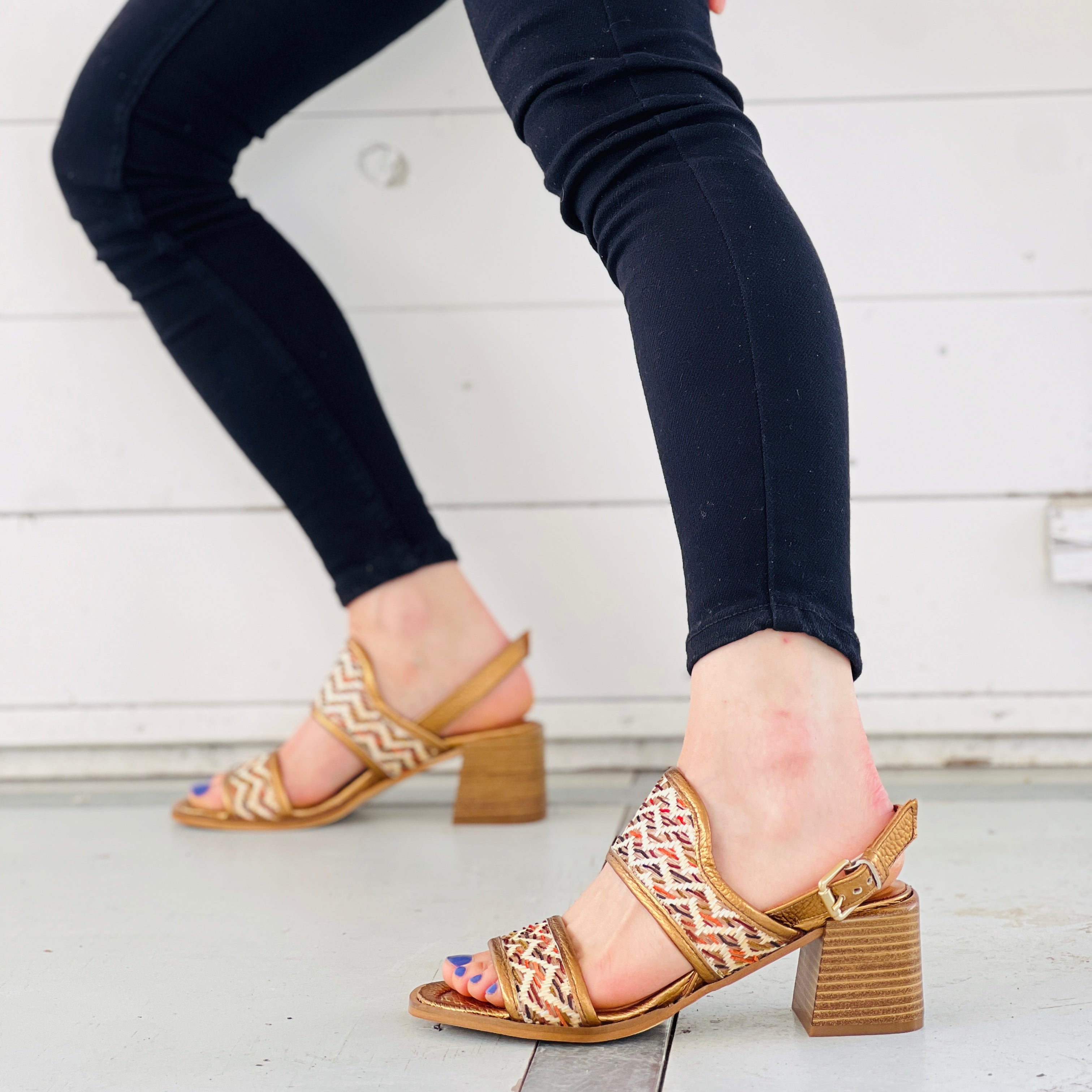 Image of Tulum champ sandalo estivo in pelle e rafia bronzo tacco 5 cm artigianale