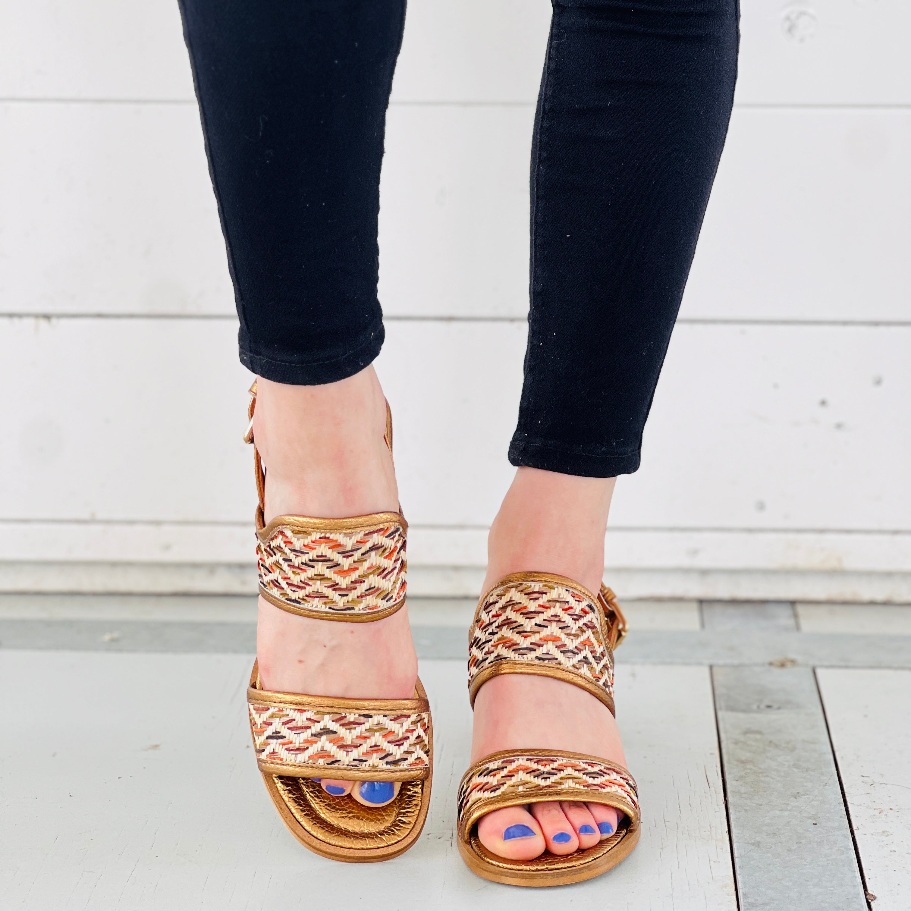 Image of Tulum champ sandalo estivo in pelle e rafia bronzo tacco 5 cm artigianale