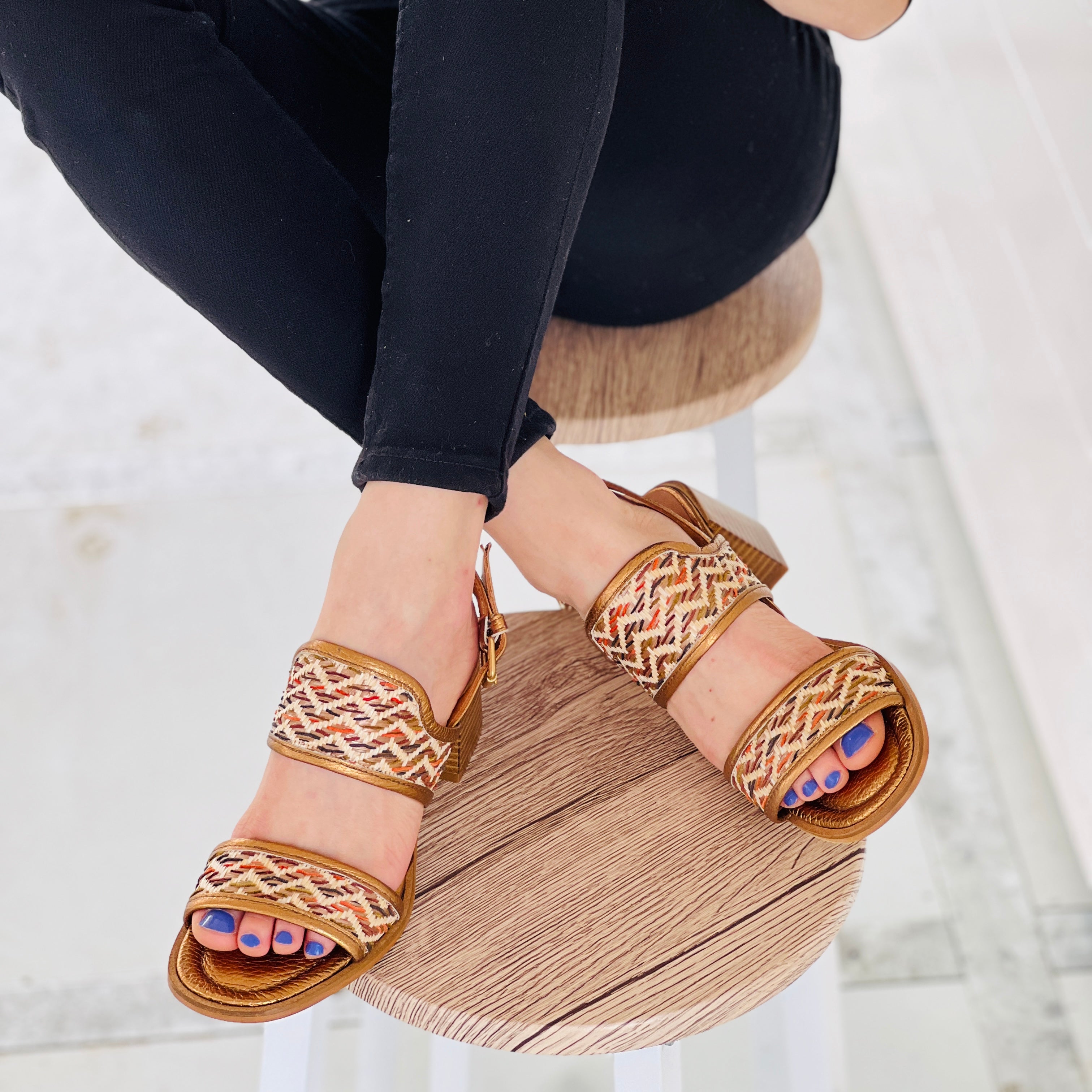 Image of Tulum champ sandalo estivo in pelle e rafia bronzo tacco 5 cm artigianale