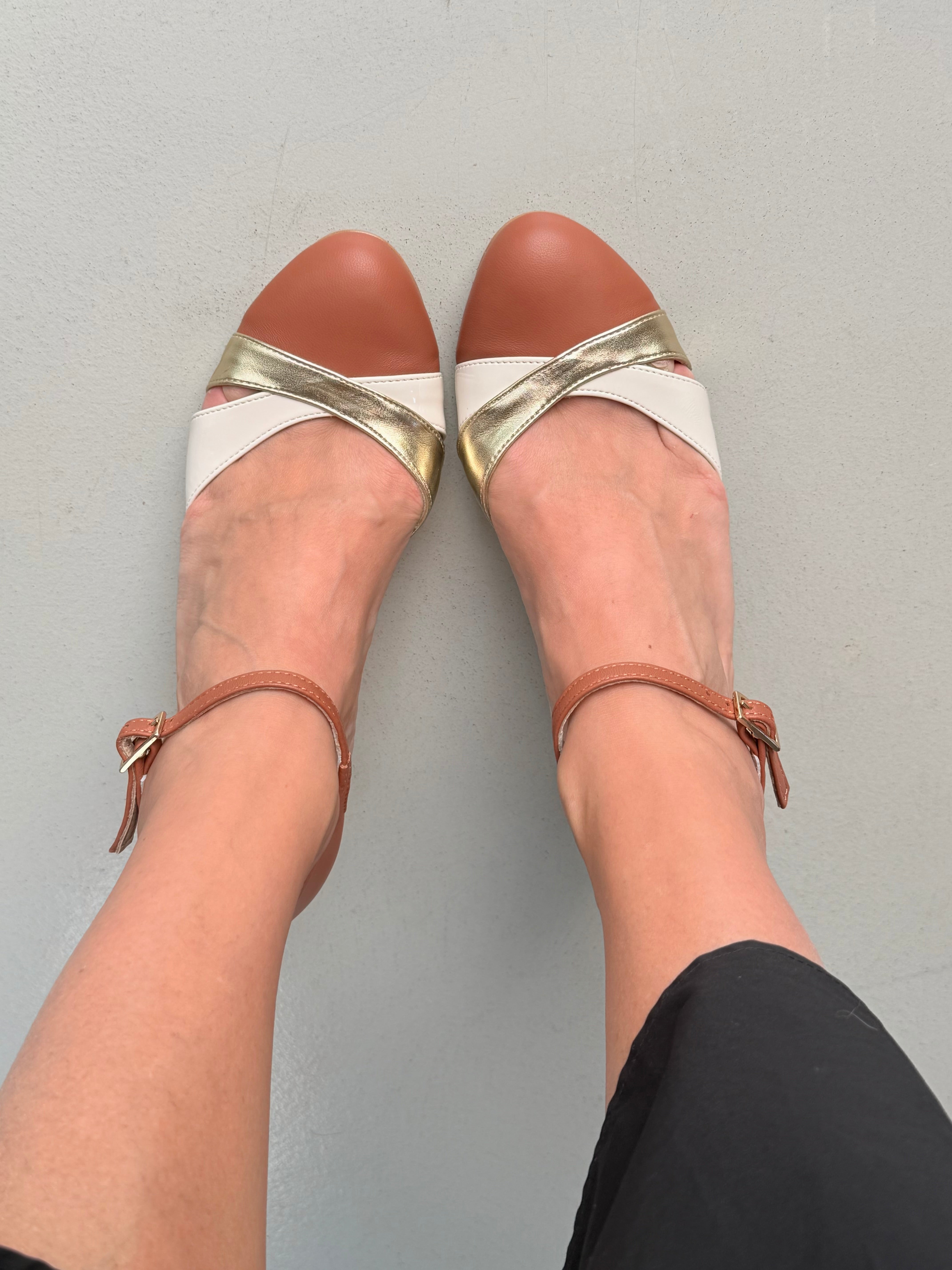 Image of Show Brown decollete con cinturino in nappa marrone 7 cm artigianale pugliese