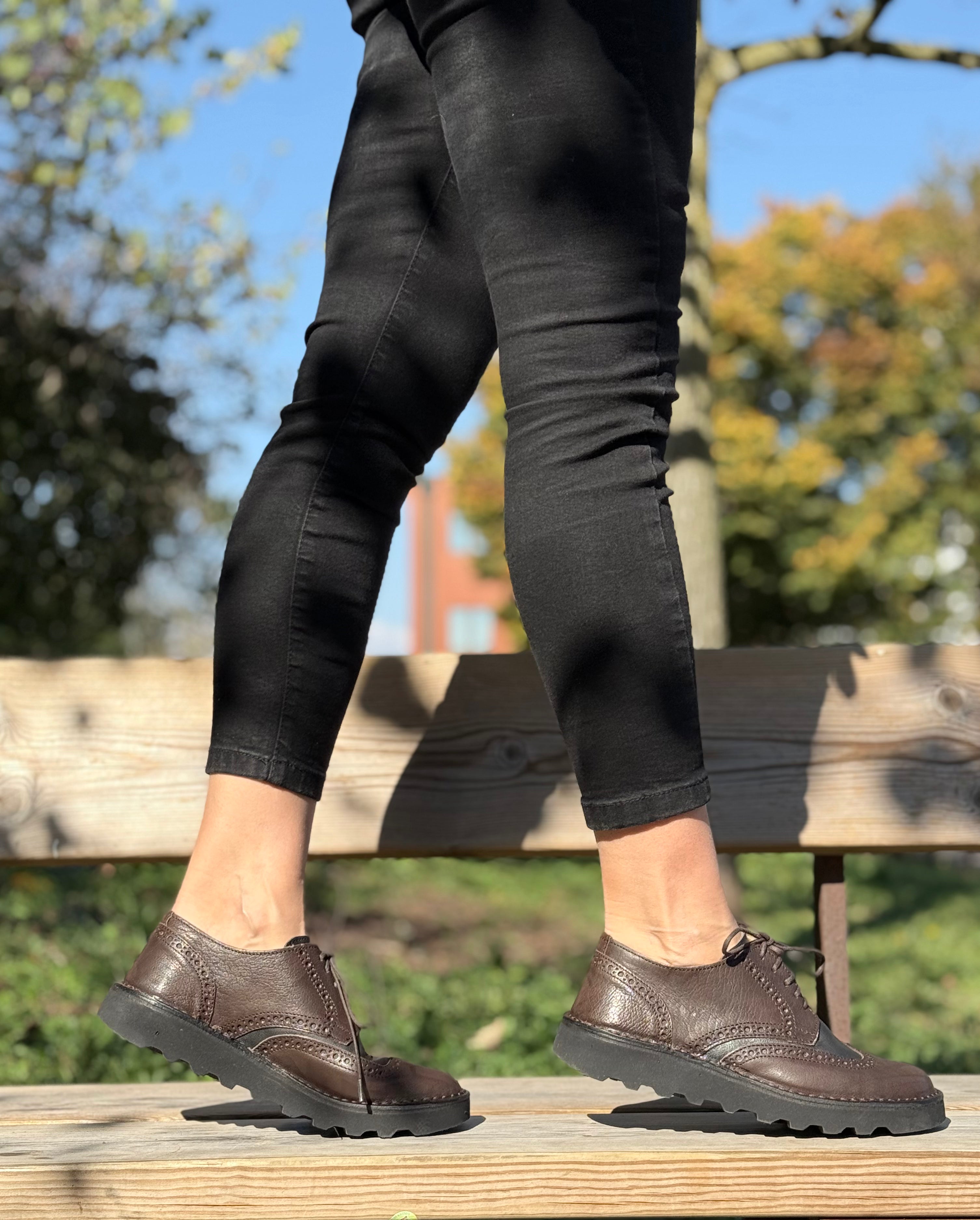 Lucignolo Brown scarpa derby in testa di moro e nero suola vibram artigianale toscana