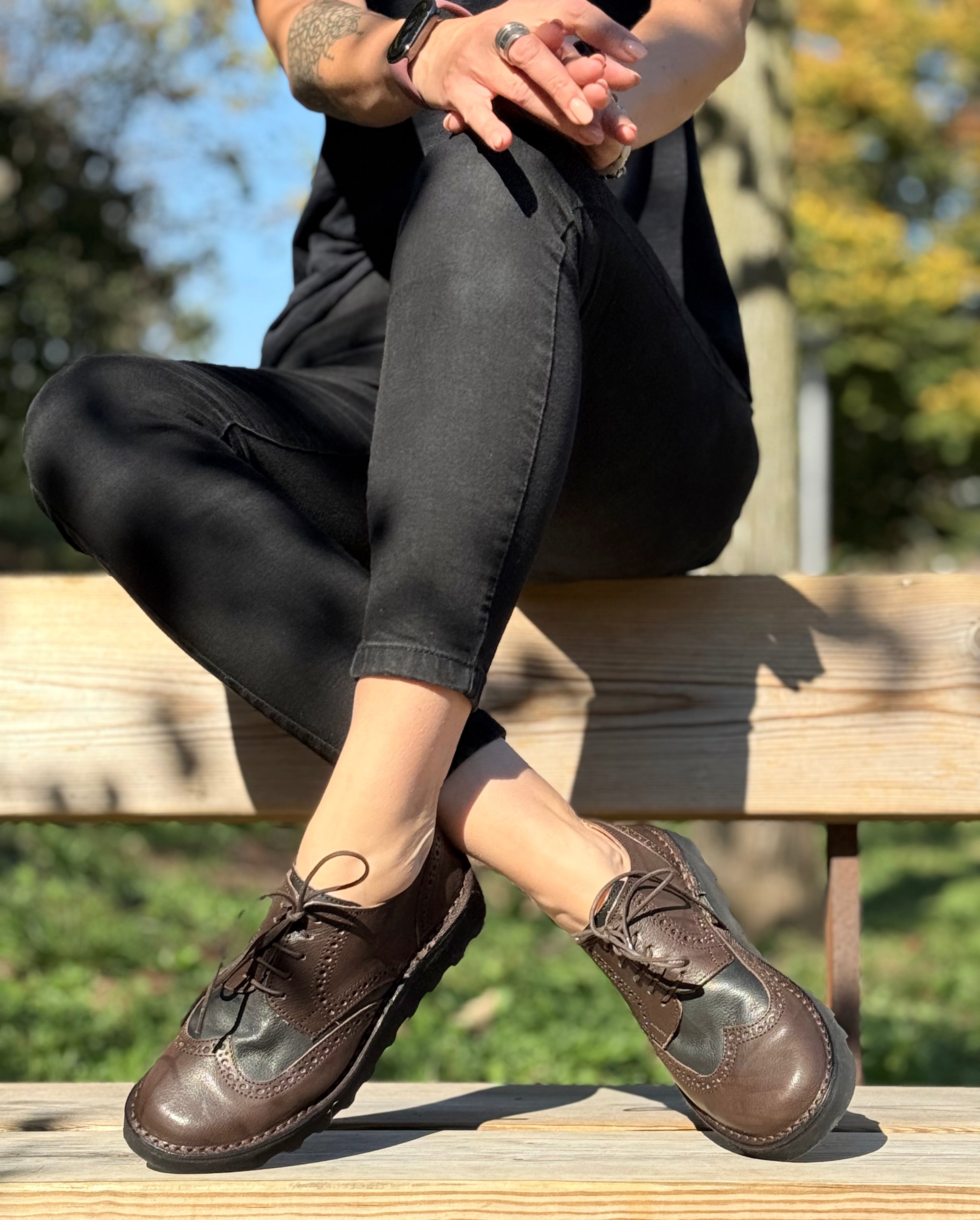 Lucignolo Brown scarpa derby in testa di moro e nero suola vibram artigianale toscana