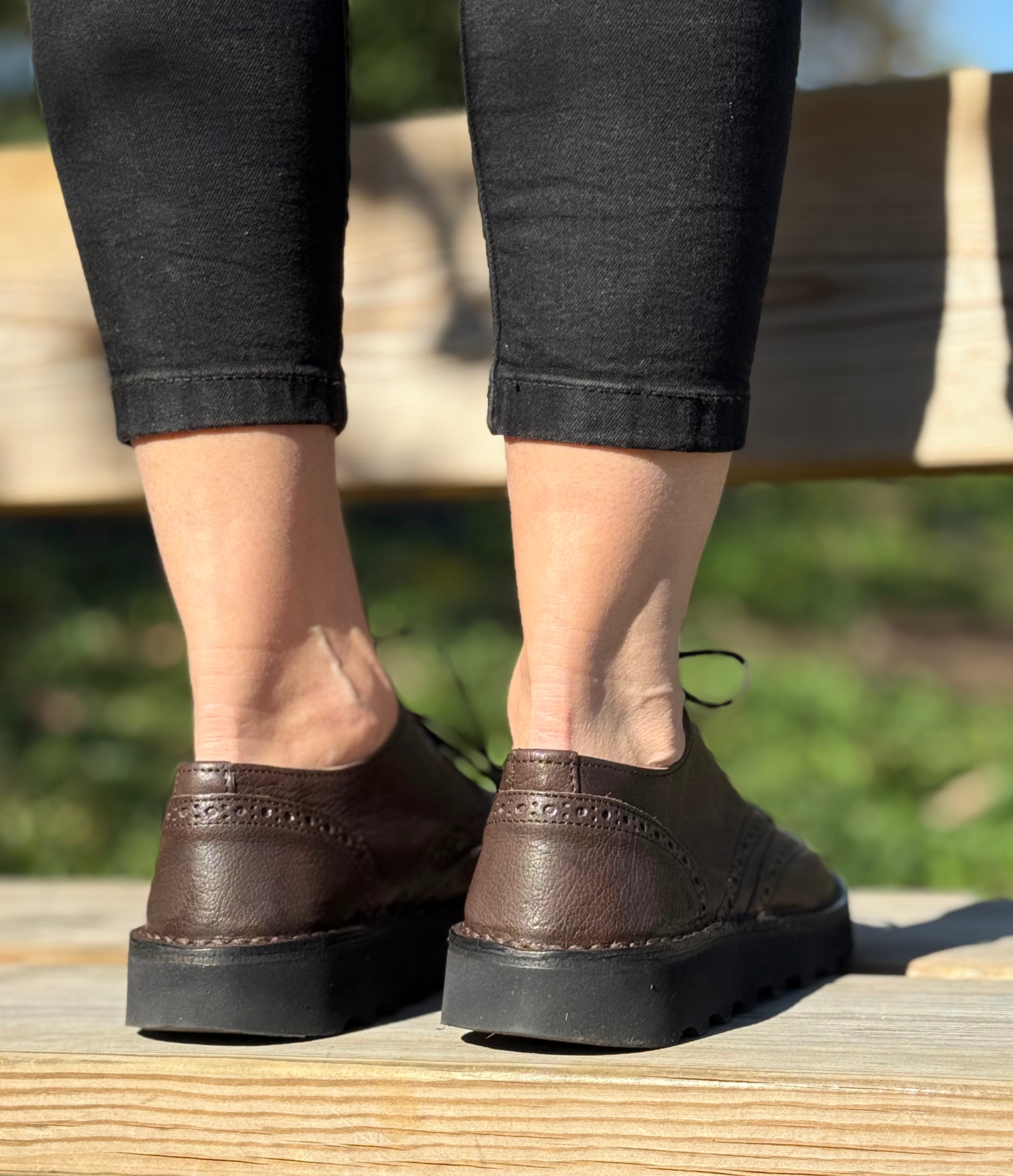 Lucignolo Brown scarpa derby in testa di moro e nero suola vibram artigianale toscana