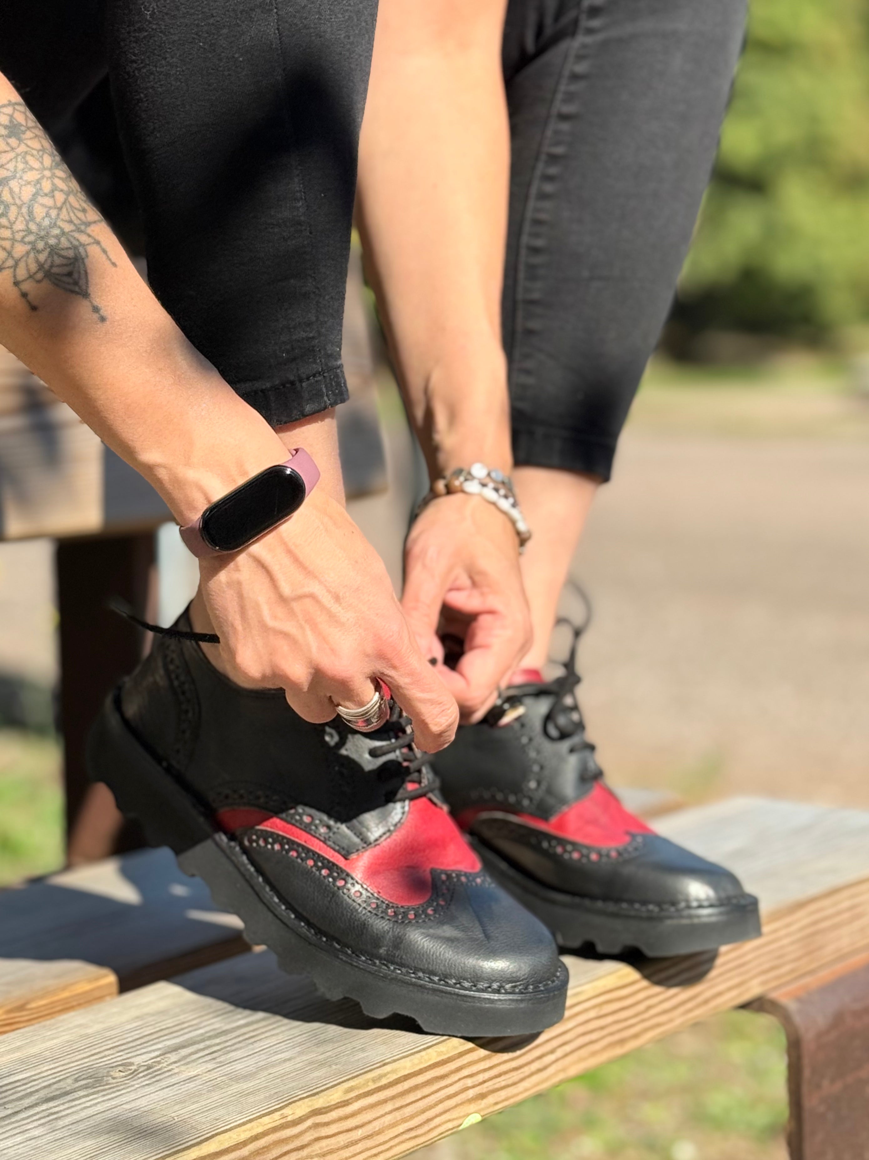 Lucignolo Black scarpa derby in nappa rossa e nera suola vibram artigianale toscana