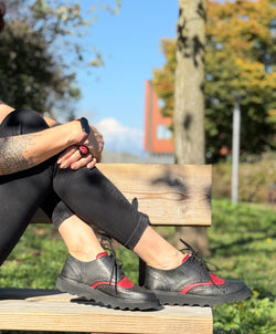 Image of Lucignolo Black scarpa derby in nappa rossa e nera suola vibram artigianale toscana