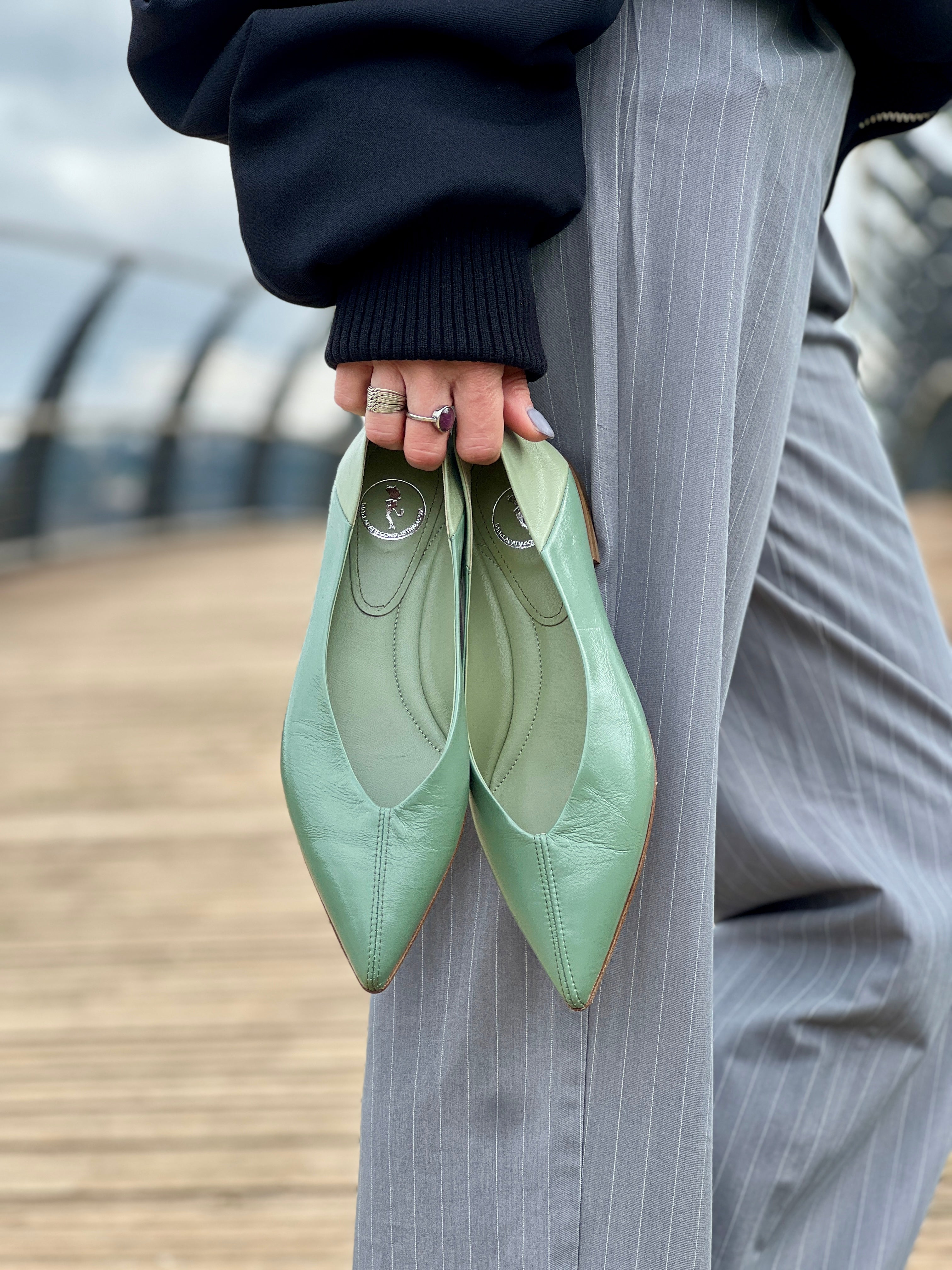 Boss Green ballerina a sacchetto in vernice verde su base camoscio lavorazione artigianale marchigiana