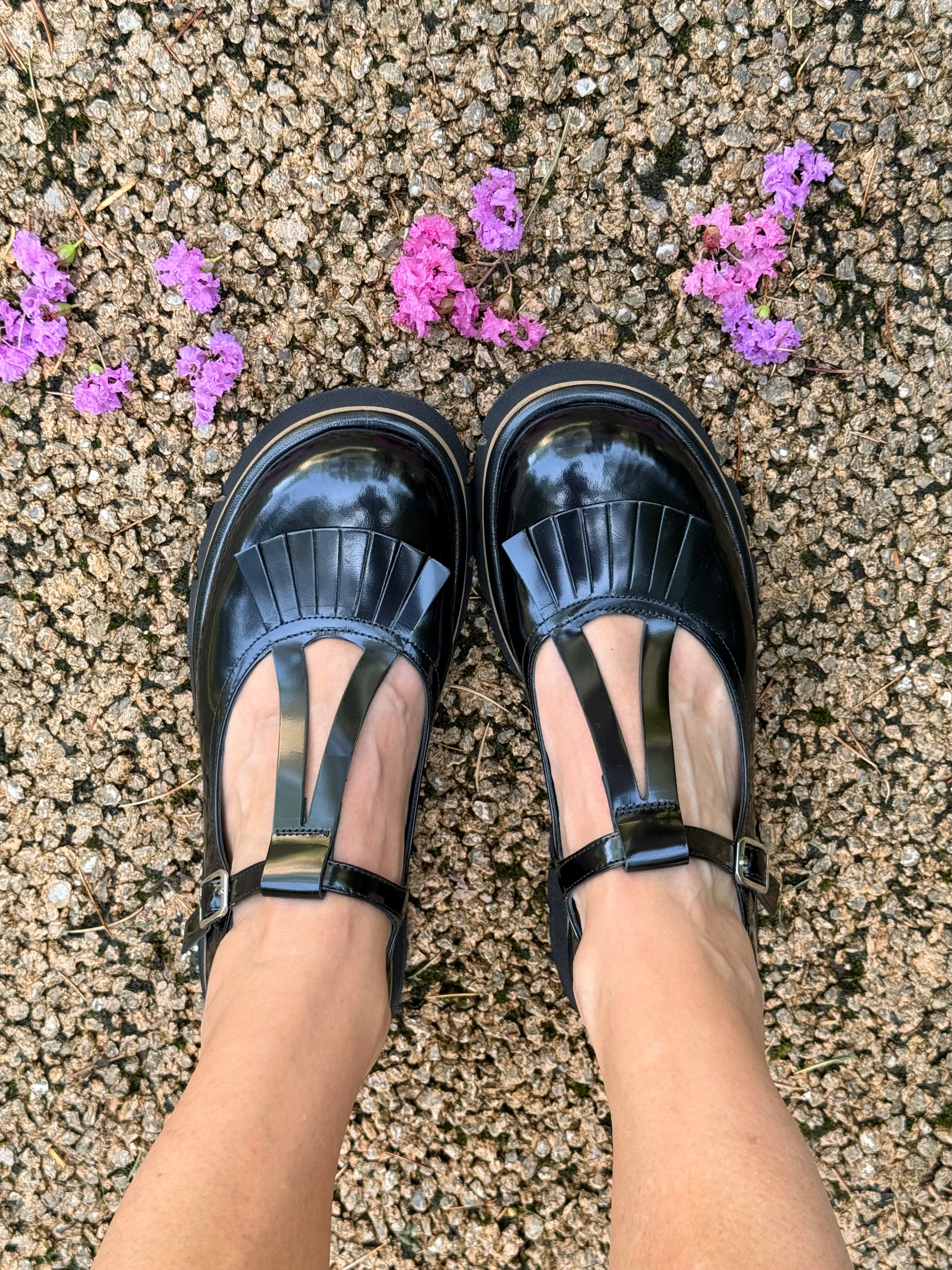 Image of Urban Black scarpa bassa in pelle abrasivata nera artigianale marchigiana
