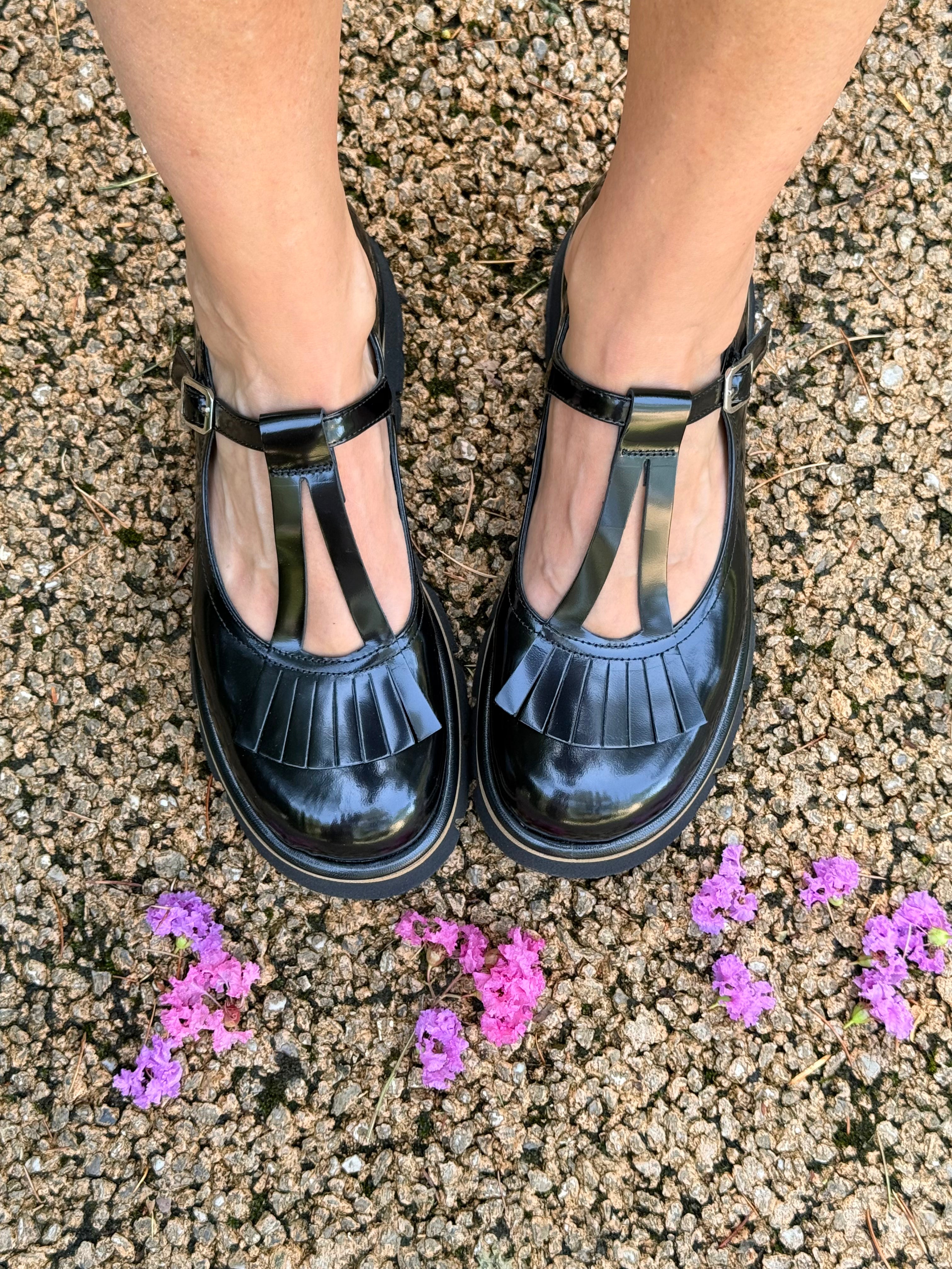 Image of Urban Black scarpa bassa in pelle abrasivata nera artigianale marchigiana