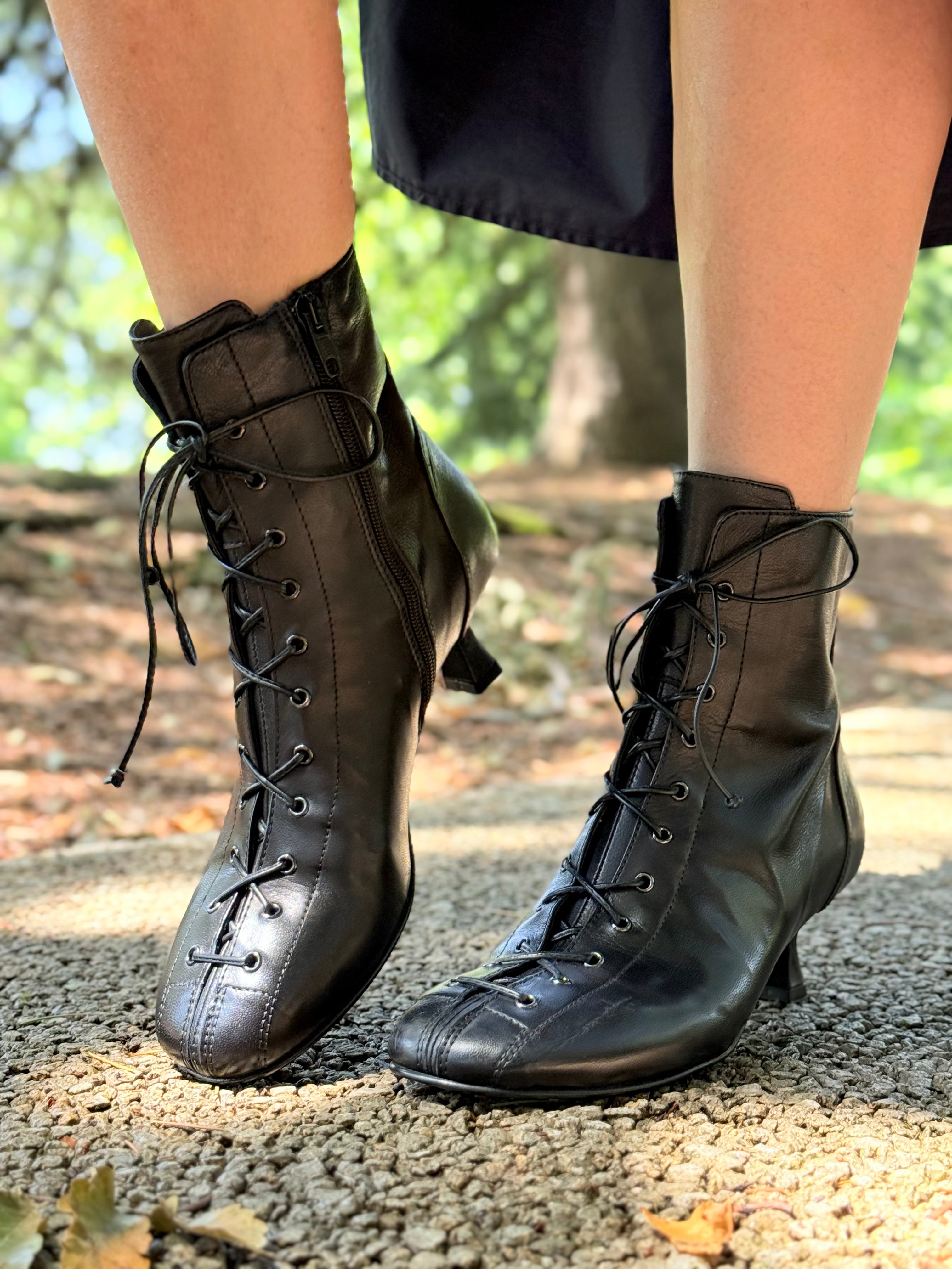 Image of Cocotte Black stivaletto in nappa nera tacco 5 artigianale marchigiana
