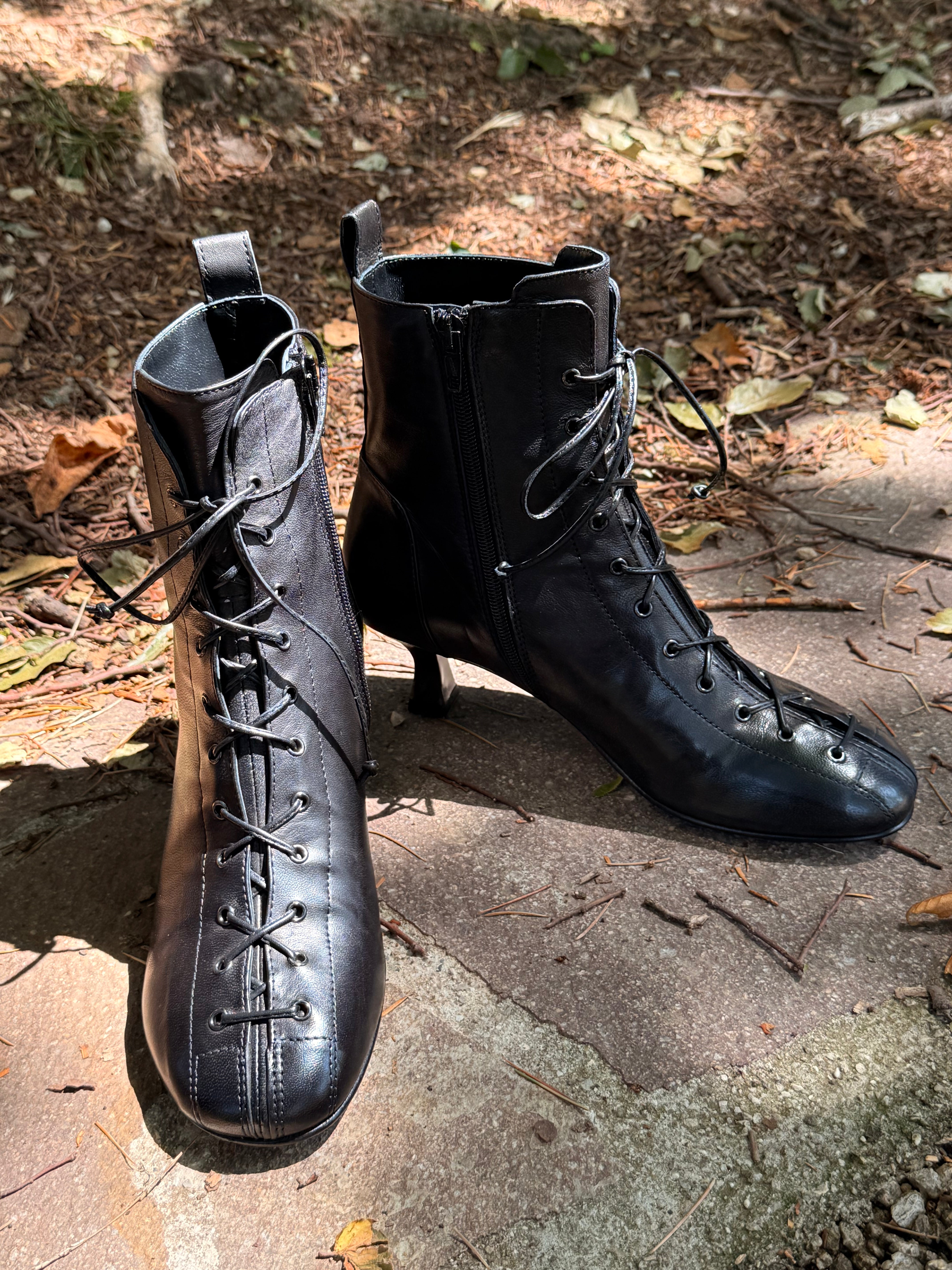 Image of Cocotte Black stivaletto in nappa nera tacco 5 artigianale marchigiana