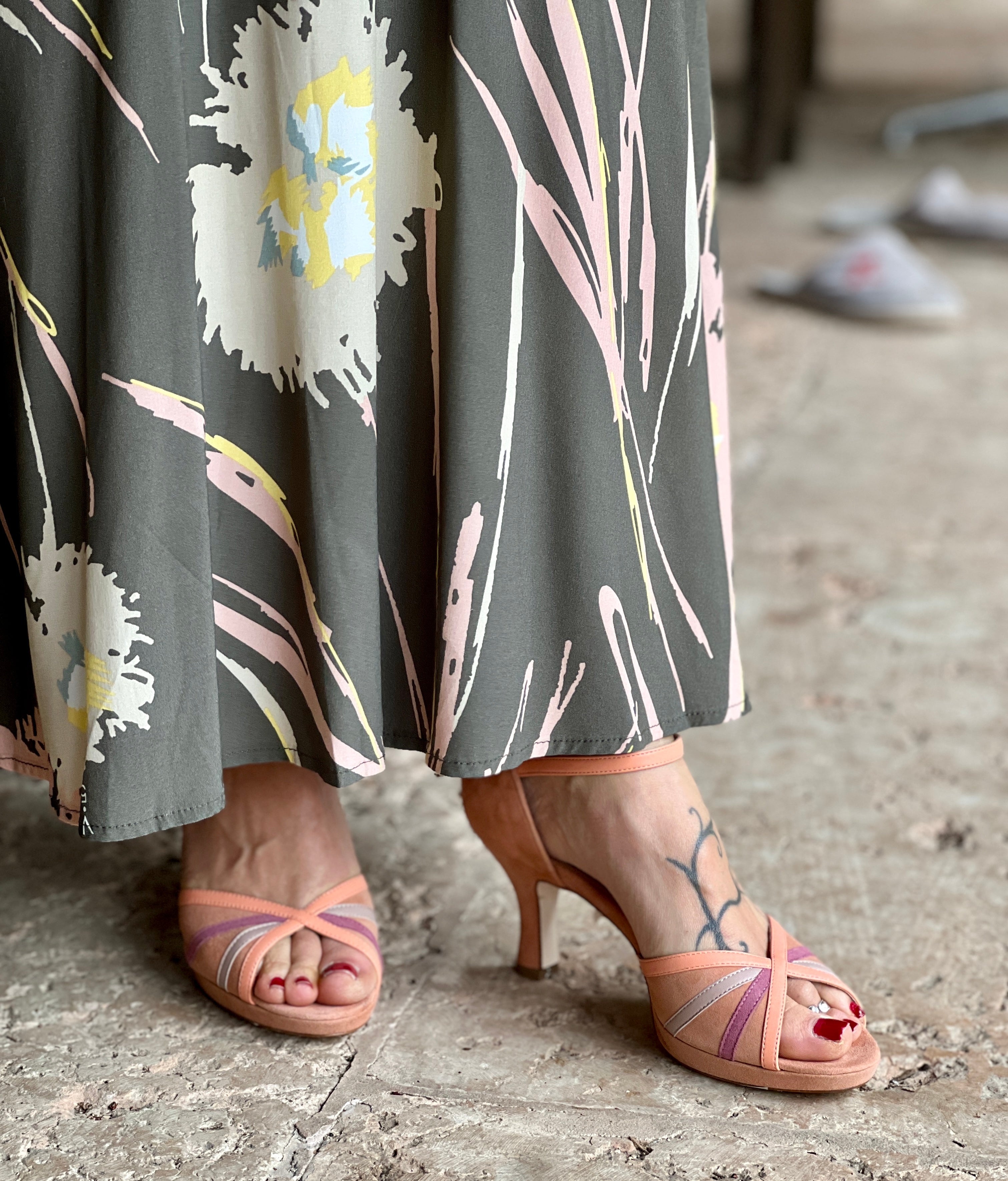 Image of Minnie Rose sandalo in pelle e camoscio color rosa tacco 7 artigianale toscano