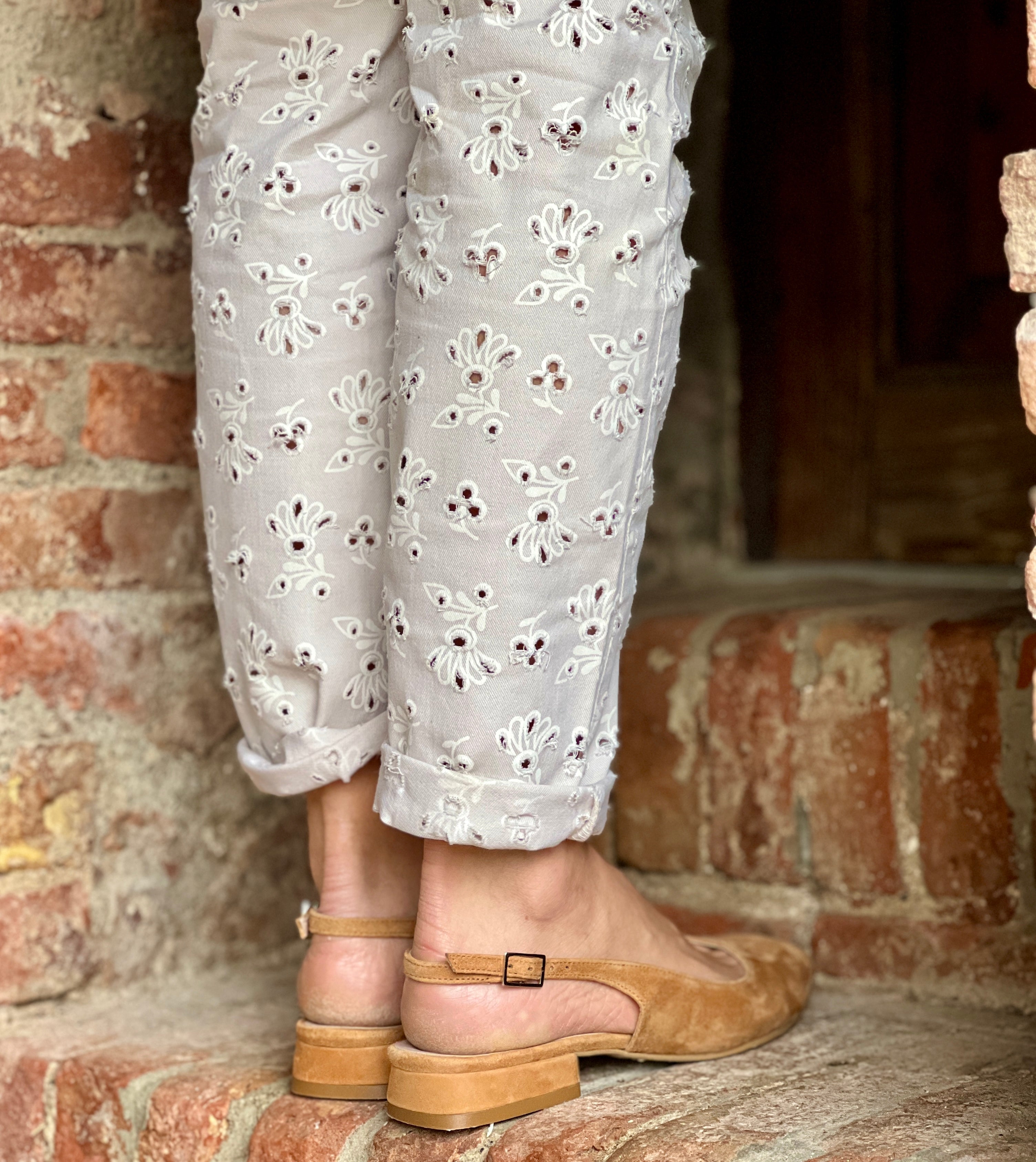 Delan Cuoio ballerina chanel in camoscio nocciola con tacco 2 cm. artigianale pugliese