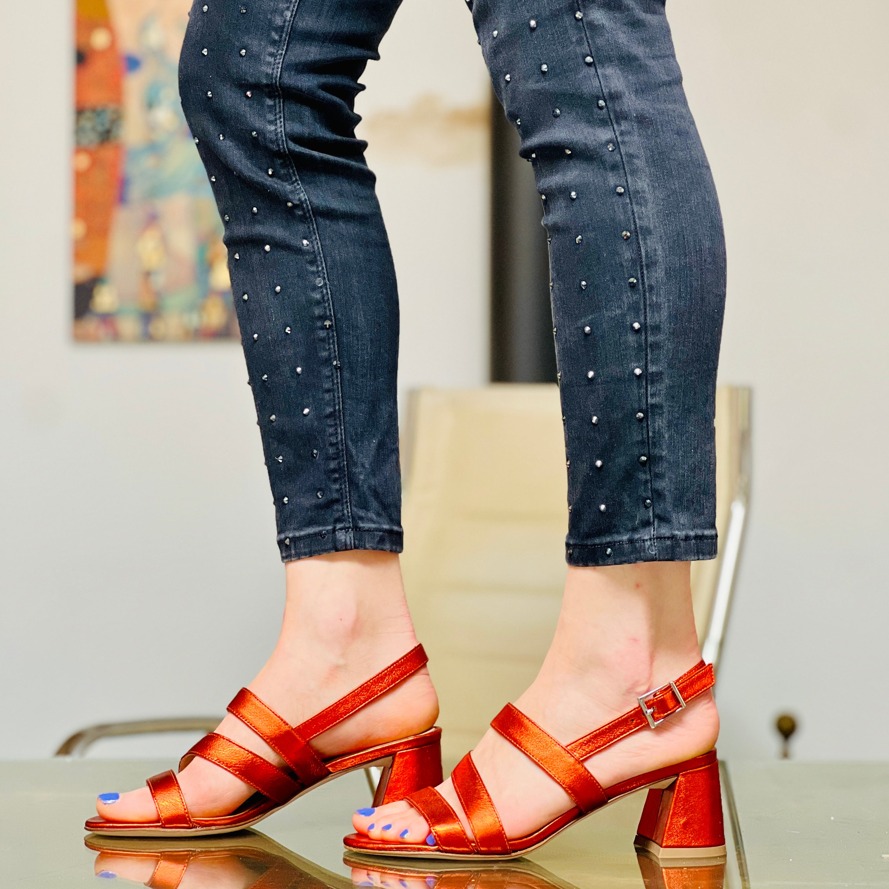 Image of Elba Ruggine sandalo in pelle laminata arancio tacco 5,5 cm. artigianale toscana