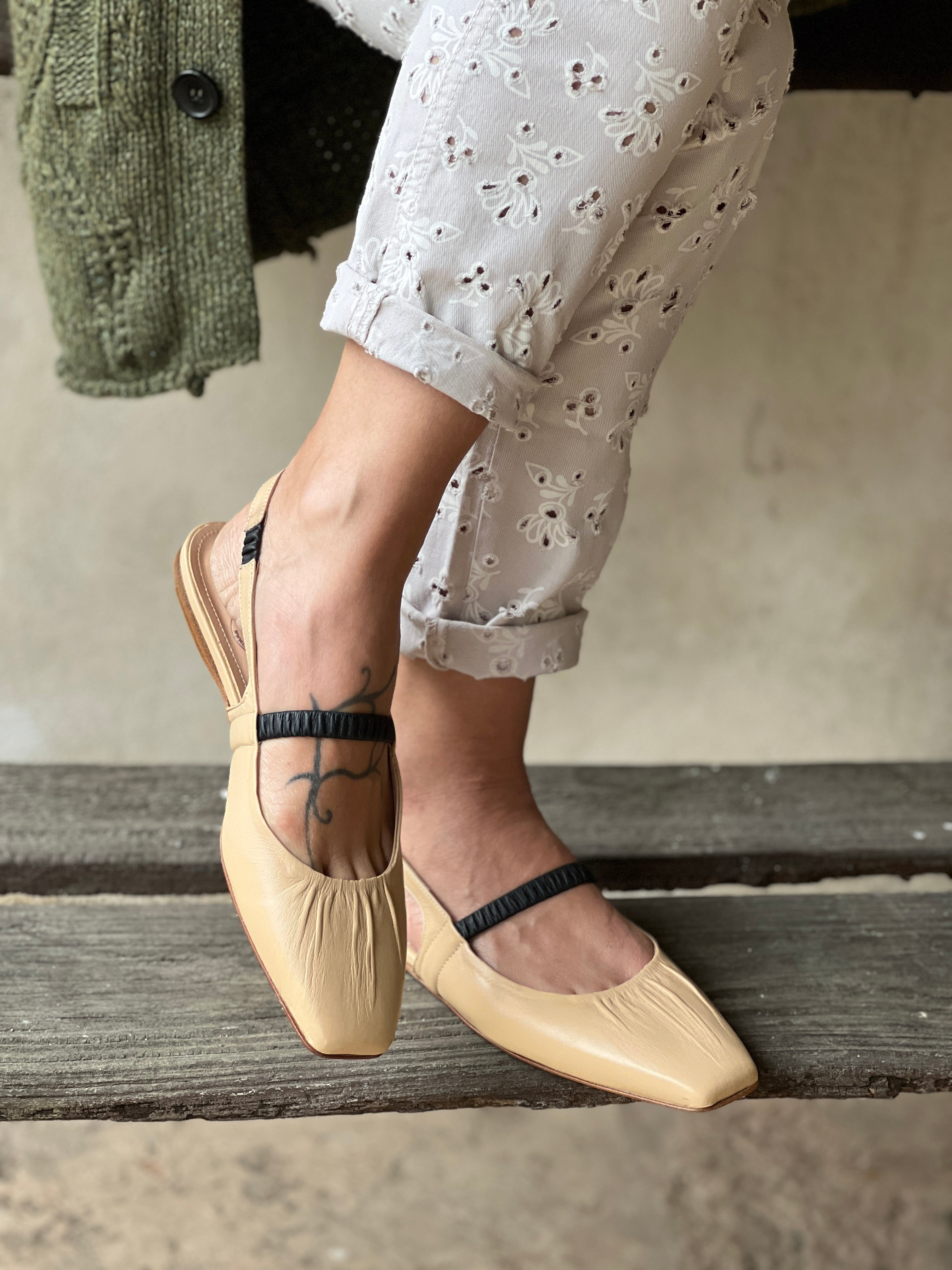 Image of Setter Nude ballerina chanel in pelle beige artigianale marchigiana