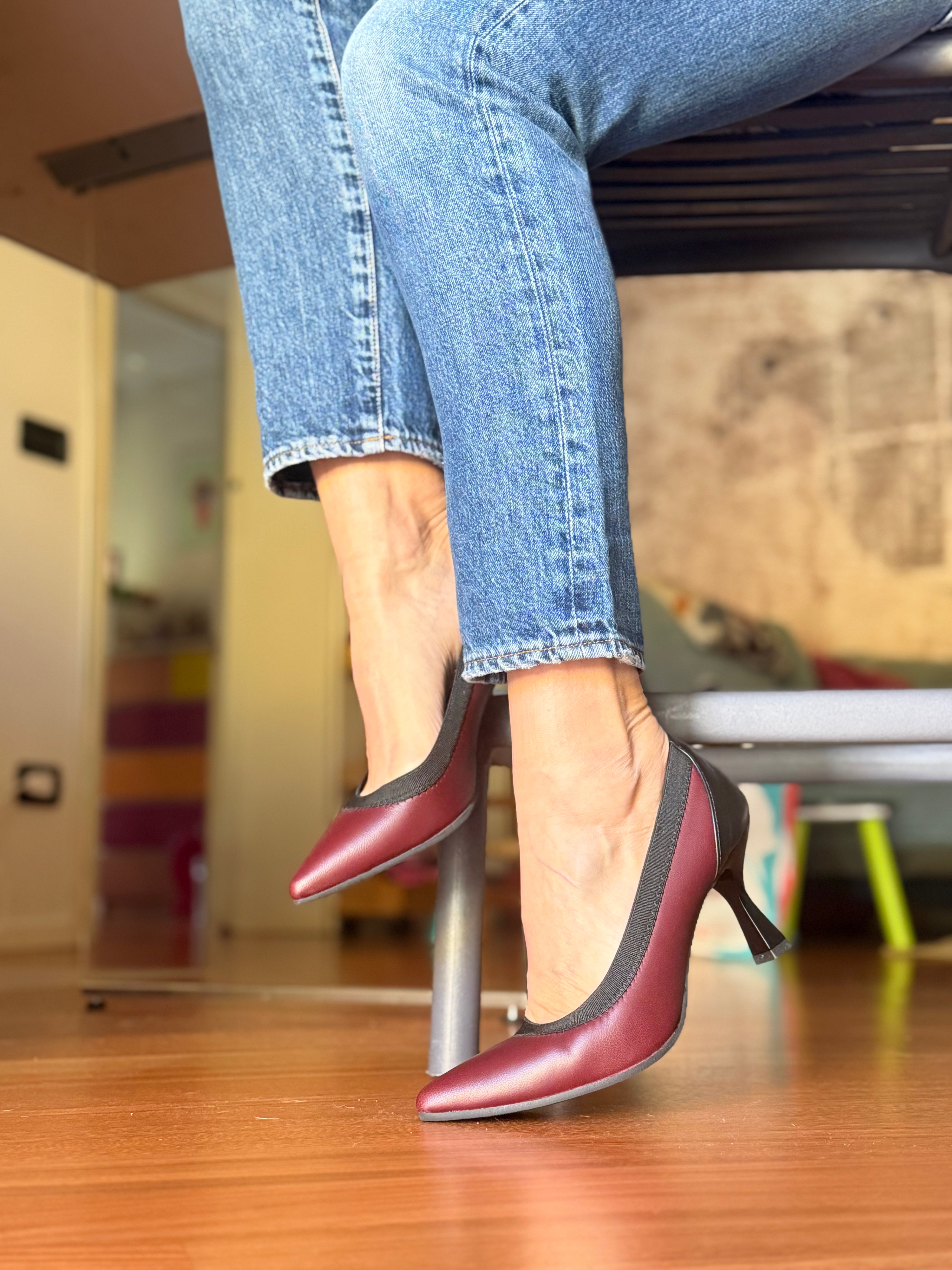 Marlene Wine decollete' in nappa bordeaux con elastico tacco 7 artigianale marchigiana