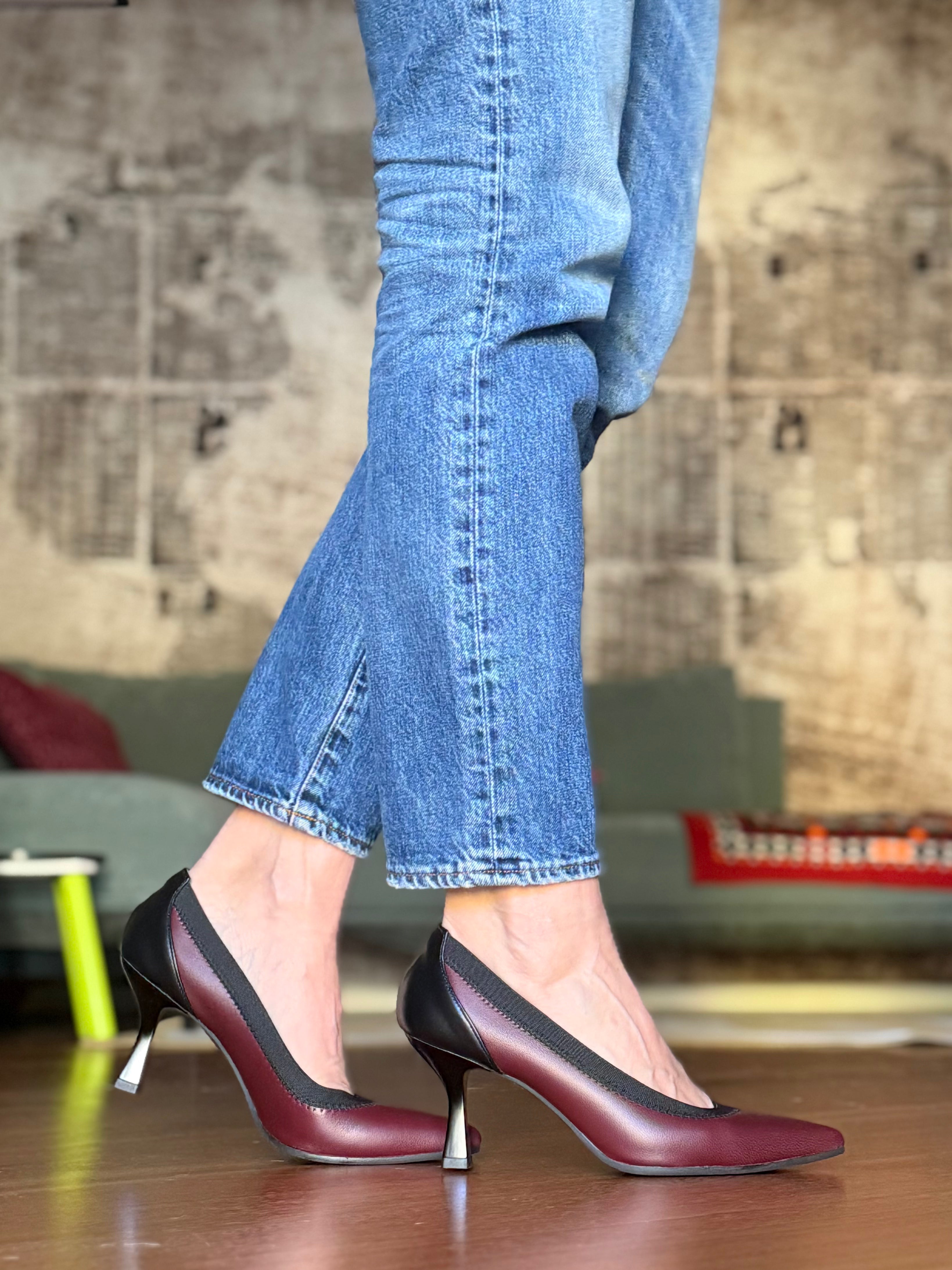 Marlene Wine decollete' in nappa bordeaux con elastico tacco 7 artigianale marchigiana